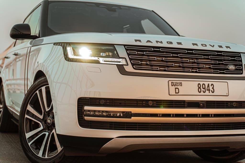 2023 Range Rover Vogue White for Rent in Dubai photo 3