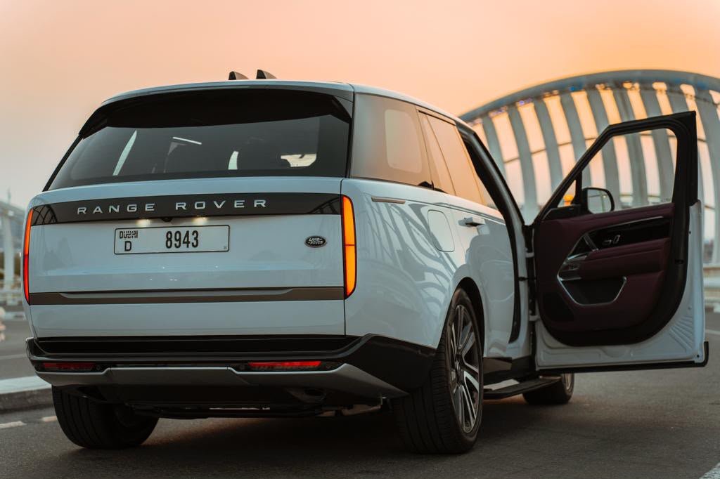 2023 Range Rover Vogue White for Rent in Dubai photo 4