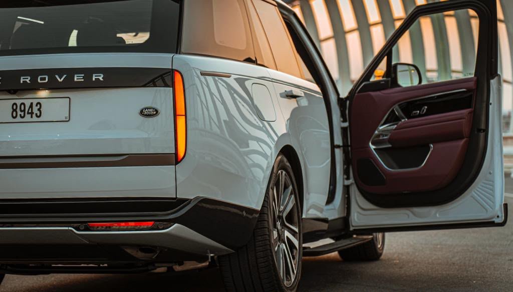 2023 Range Rover Vogue White for Rent in Dubai photo 5