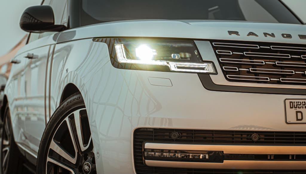 2023 Range Rover Vogue White for Rent in Dubai photo 6