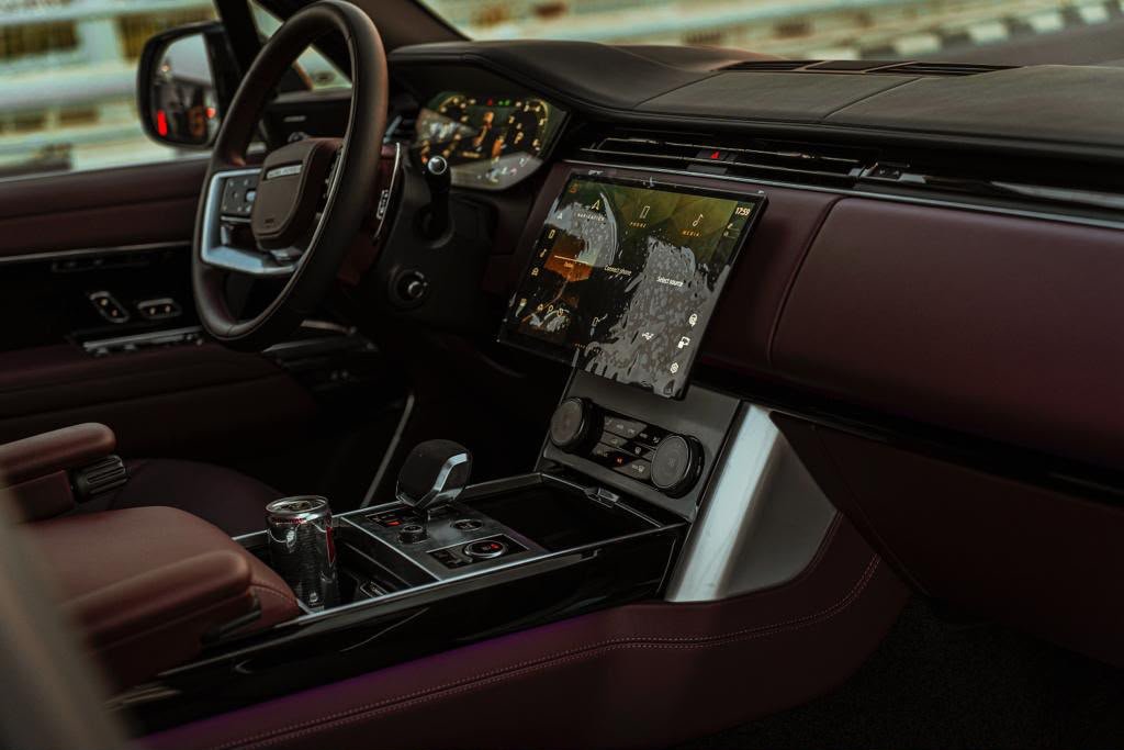 2023 Range Rover Vogue White for Rent in Dubai photo 8