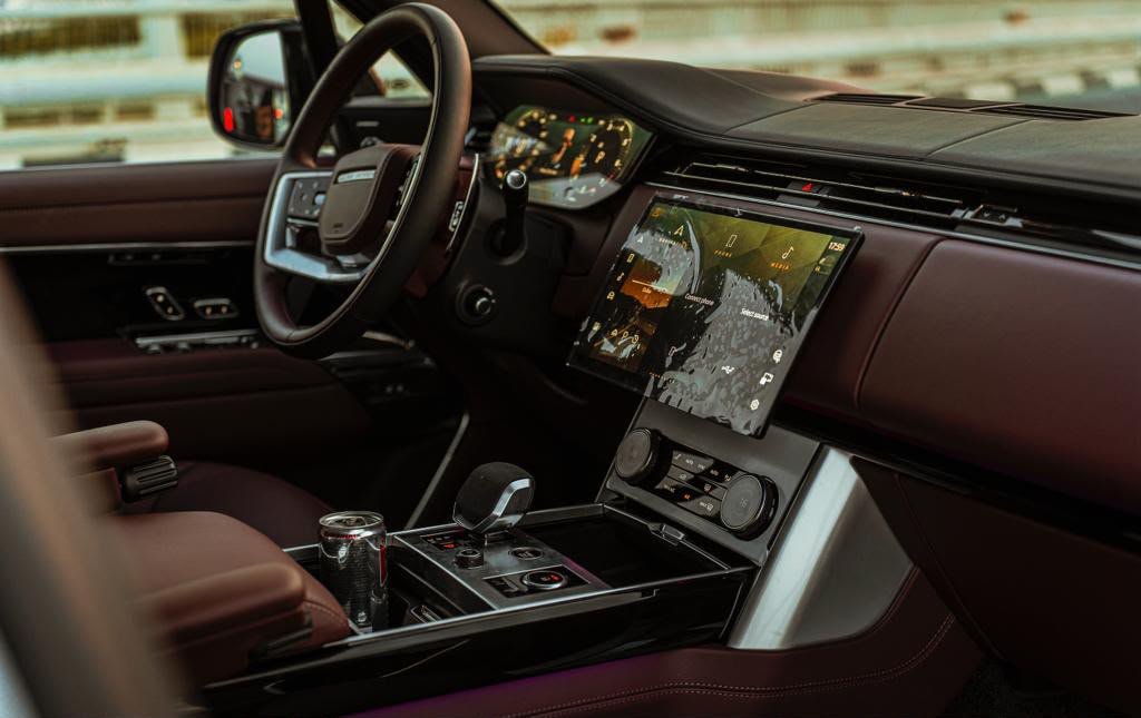 2023 Range Rover Vogue White for Rent in Dubai photo 9