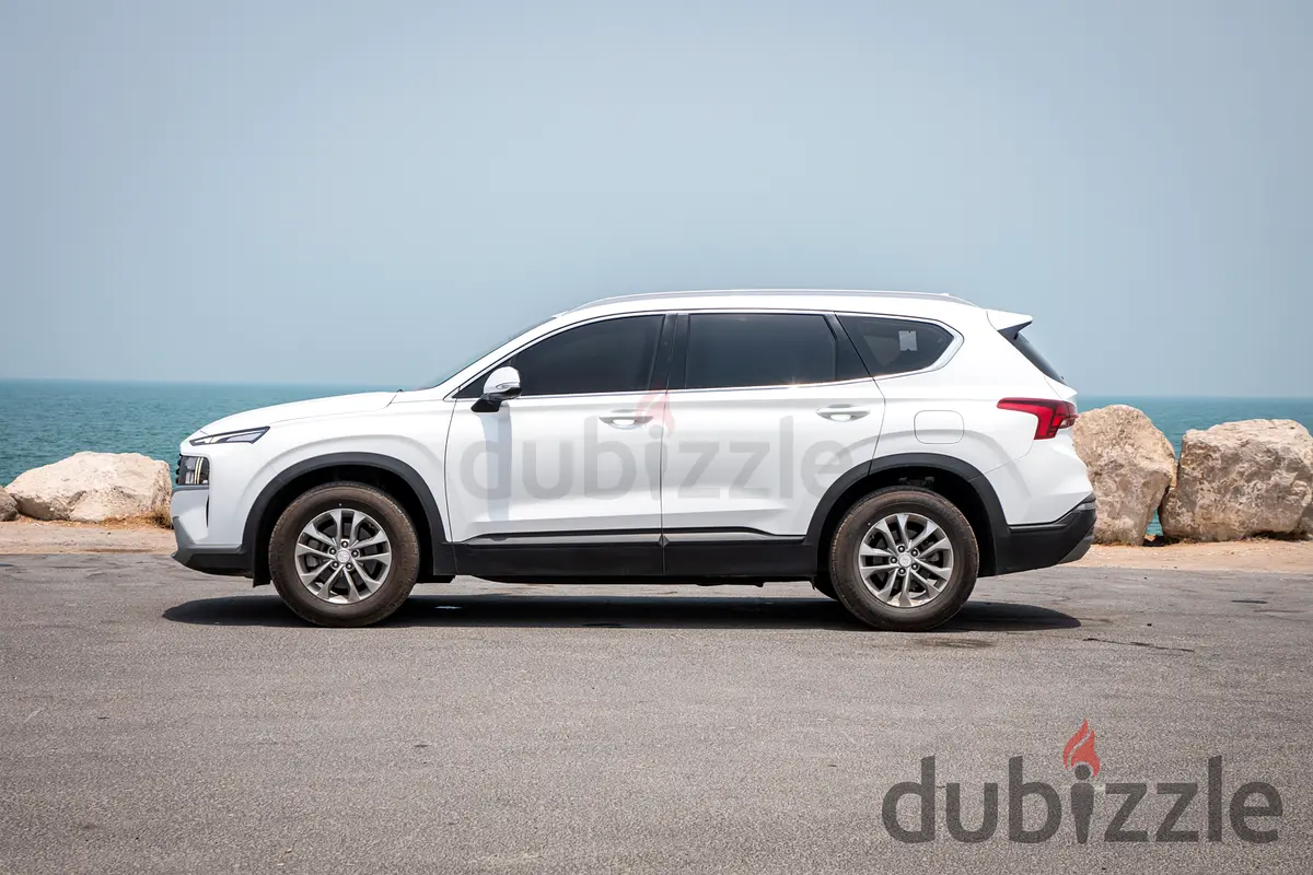 Rent 2023 Hyundai Santa Fe in Port Saeed photo 5