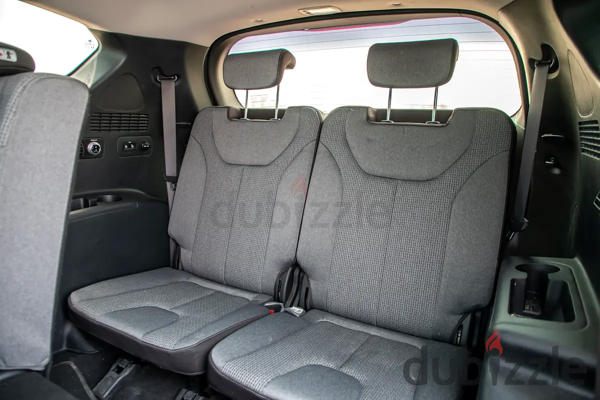 Rent 2023 Hyundai Santa Fe in Port Saeed photo 8
