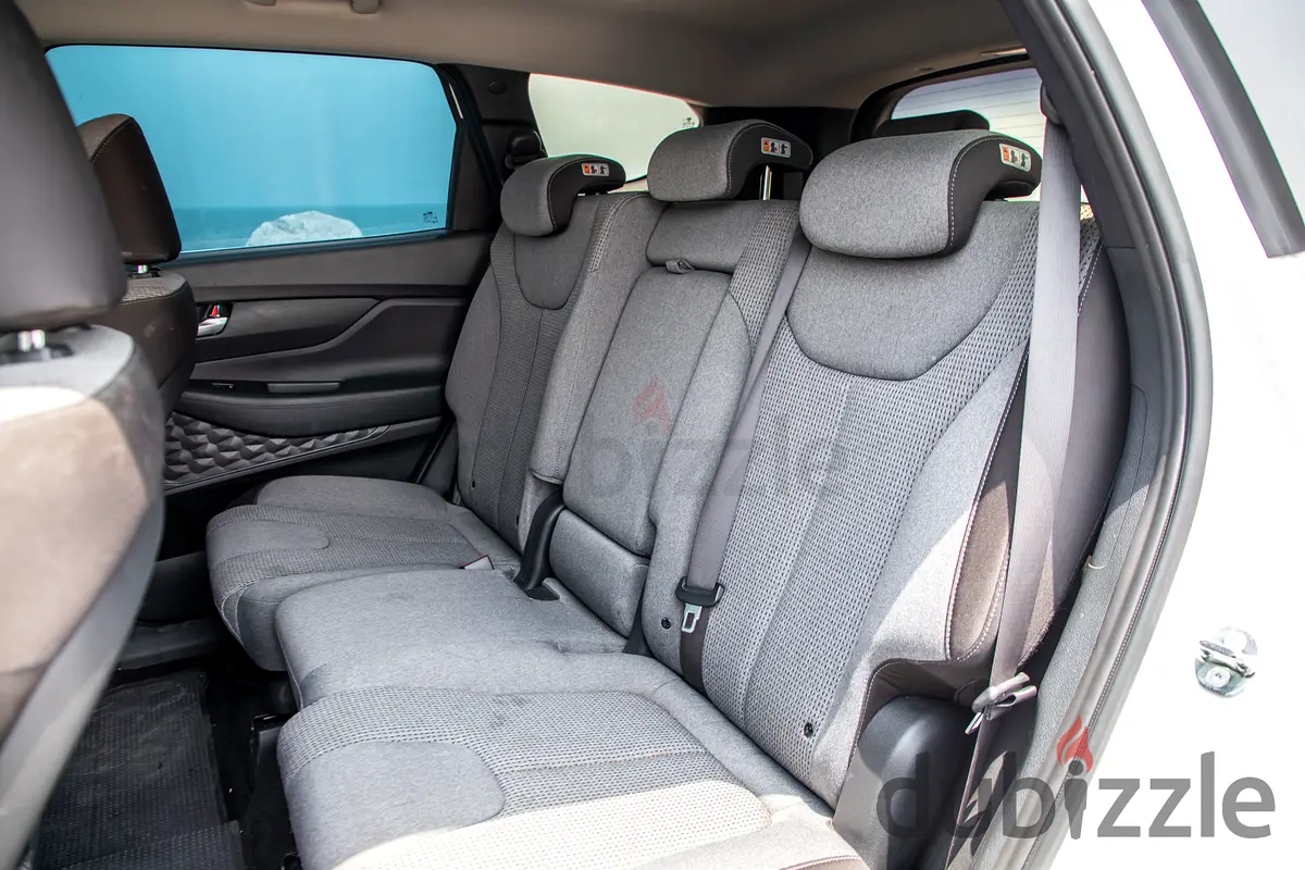 Rent 2023 Hyundai Santa Fe in Port Saeed photo 9