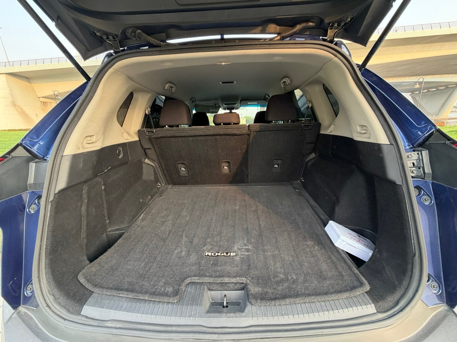 Hire Nissan X-Trail in Dubai (Blue, Automatic, VERONA A) photo 6