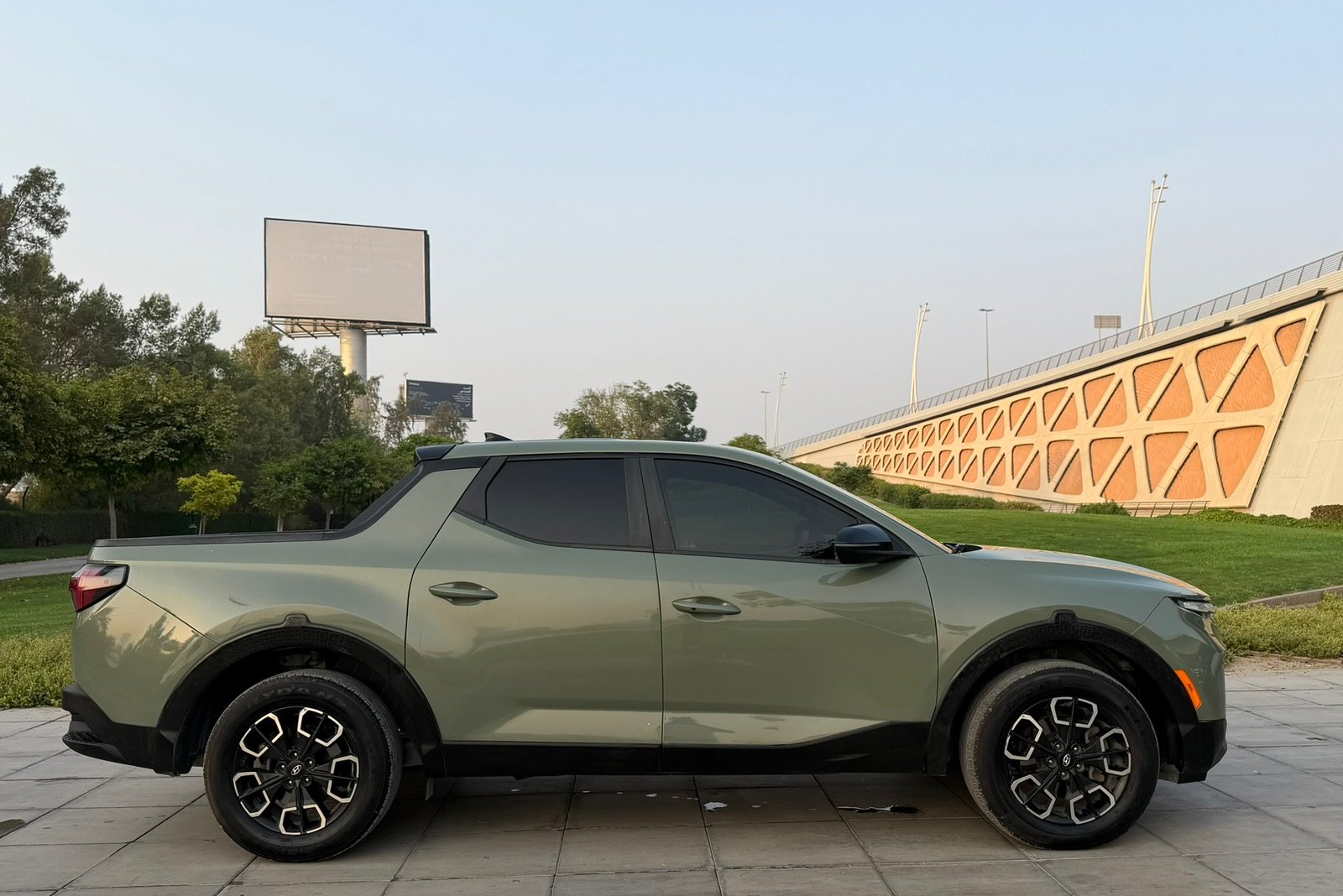 Rent a Hyundai Santa Cruz in Dubai photo 4