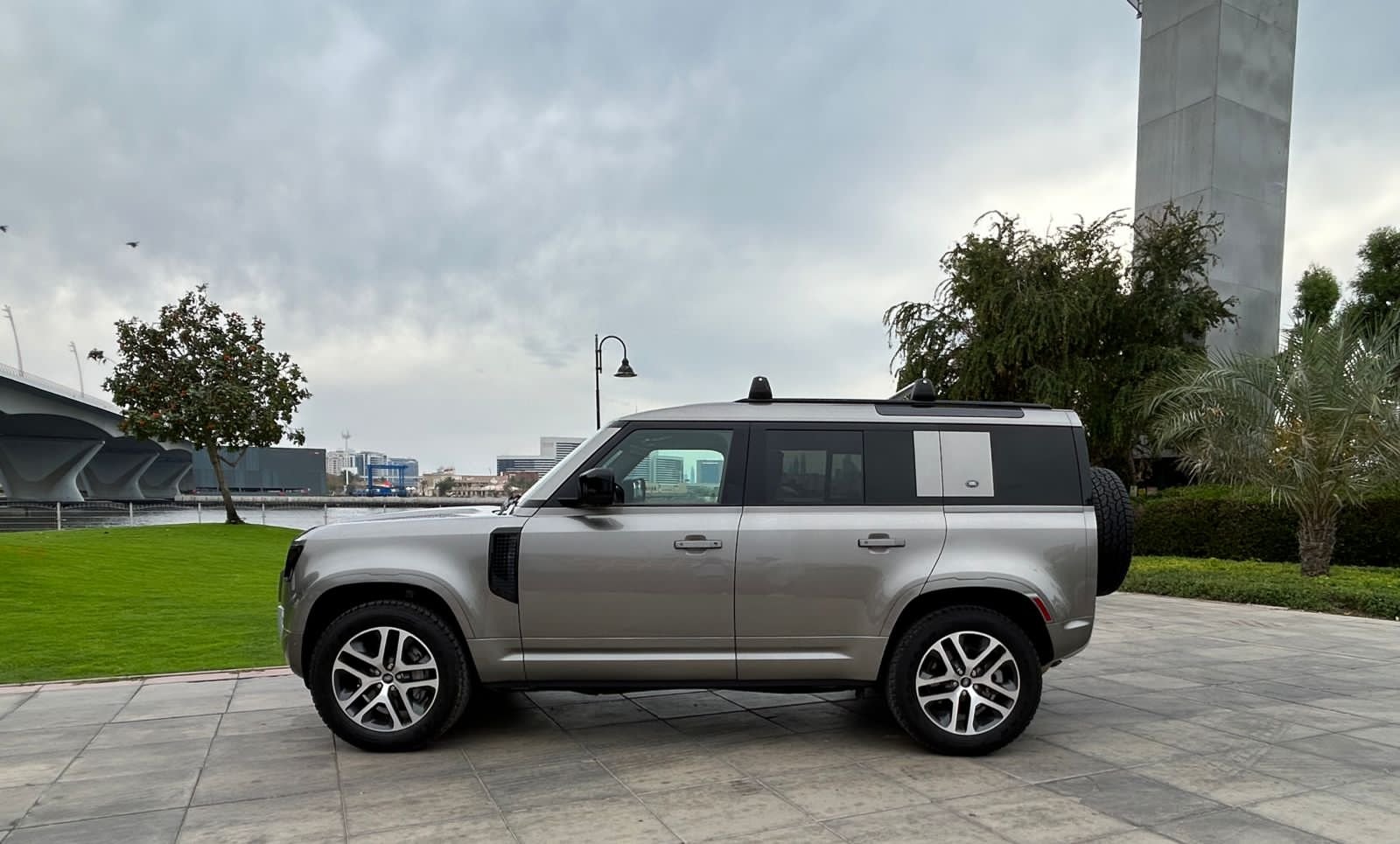 Rent Land Rover Defender 110 in Dubai photo 3