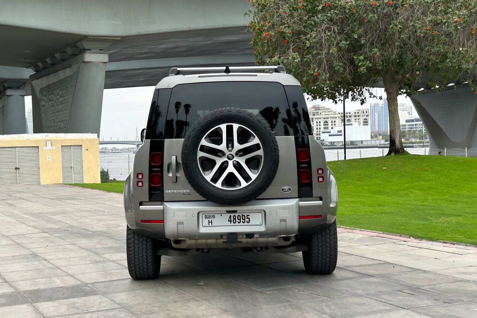 Rent Land Rover Defender 110 in Dubai photo 4