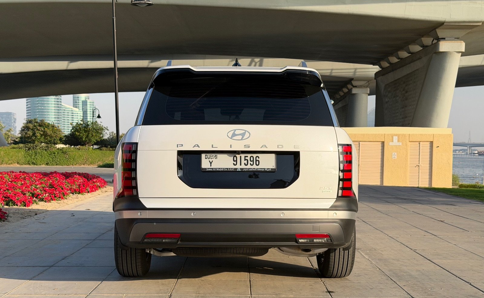 Rent a Hyundai Palisade in Dubai (Beige) photo 5