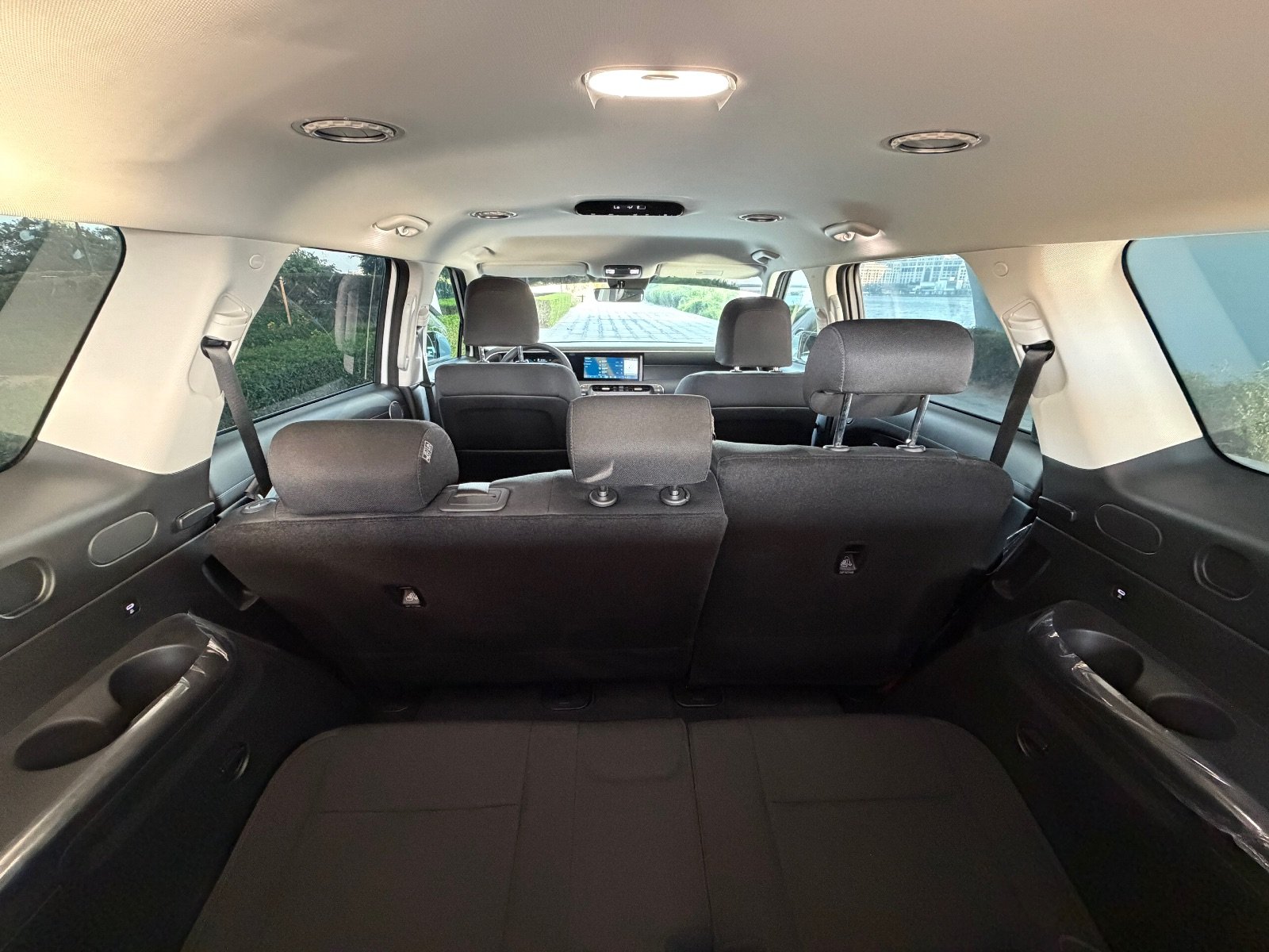Rent a Hyundai Palisade in Dubai (Beige) photo 6
