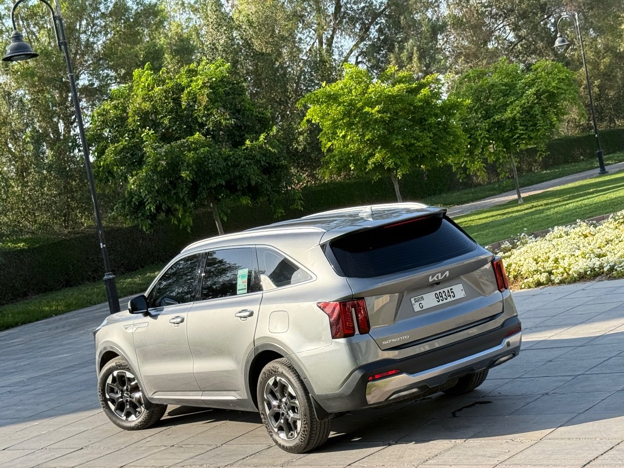 Rent a Kia Sorento in Dubai photo 2