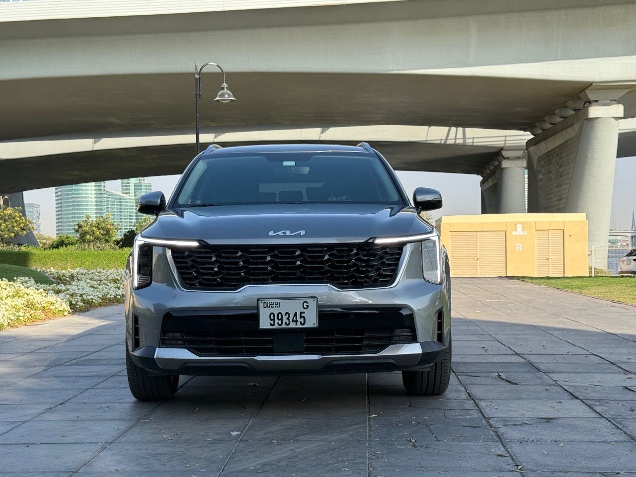 Rent a Kia Sorento in Dubai photo 3