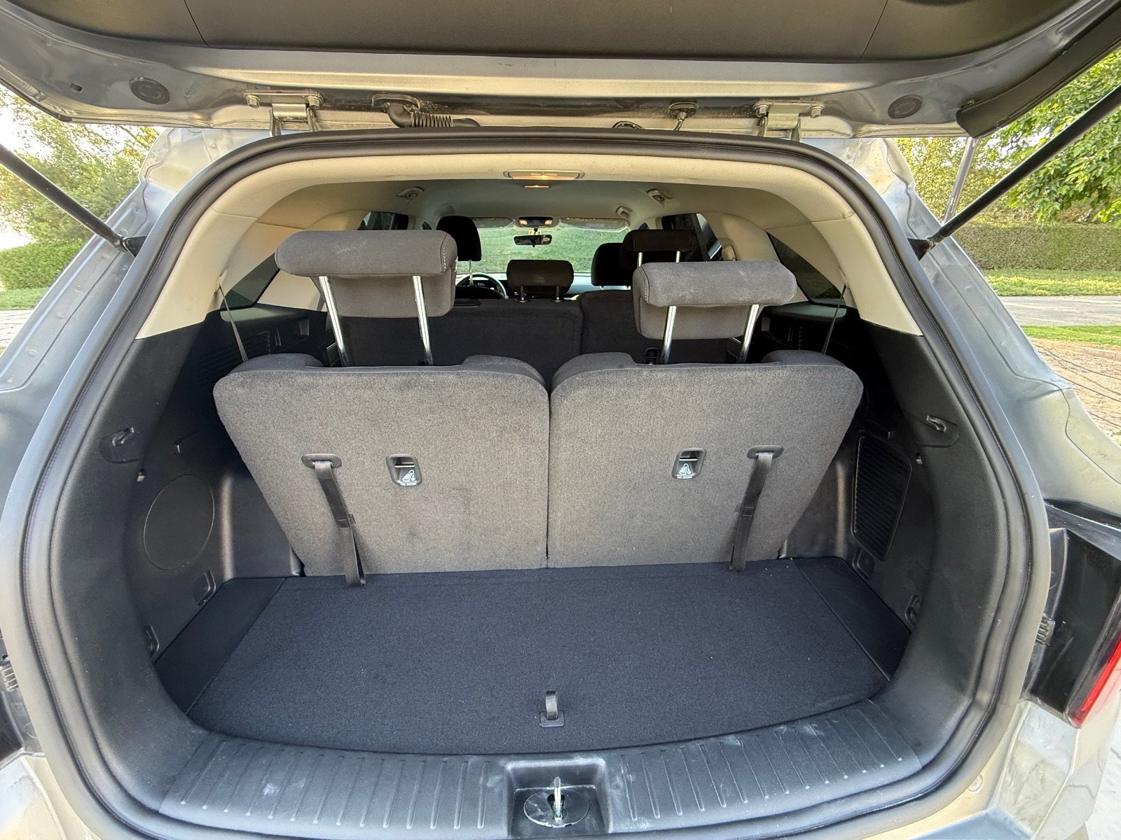 Rent a Kia Sorento in Dubai photo 6