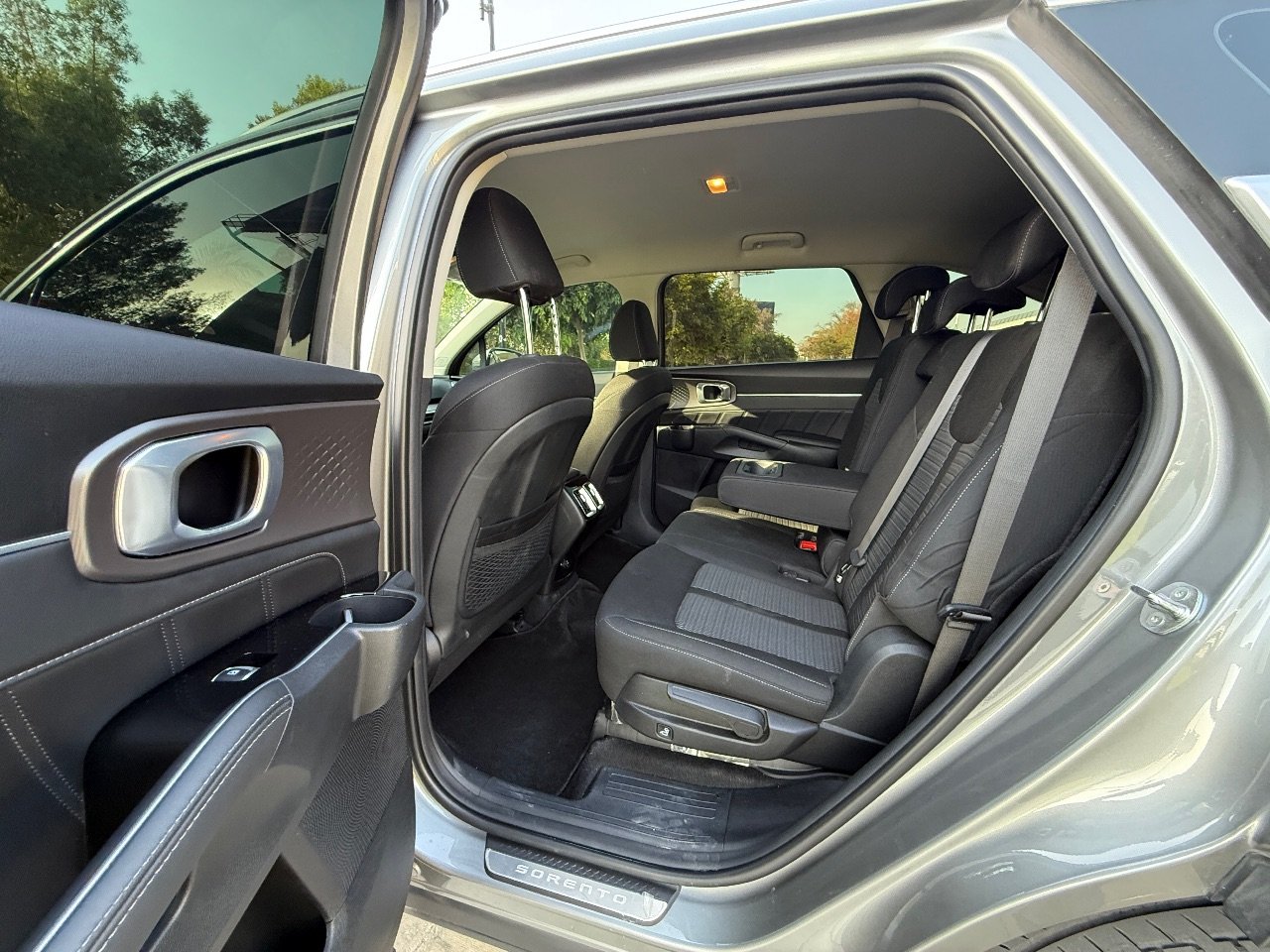 Rent a Kia Sorento in Dubai photo 7