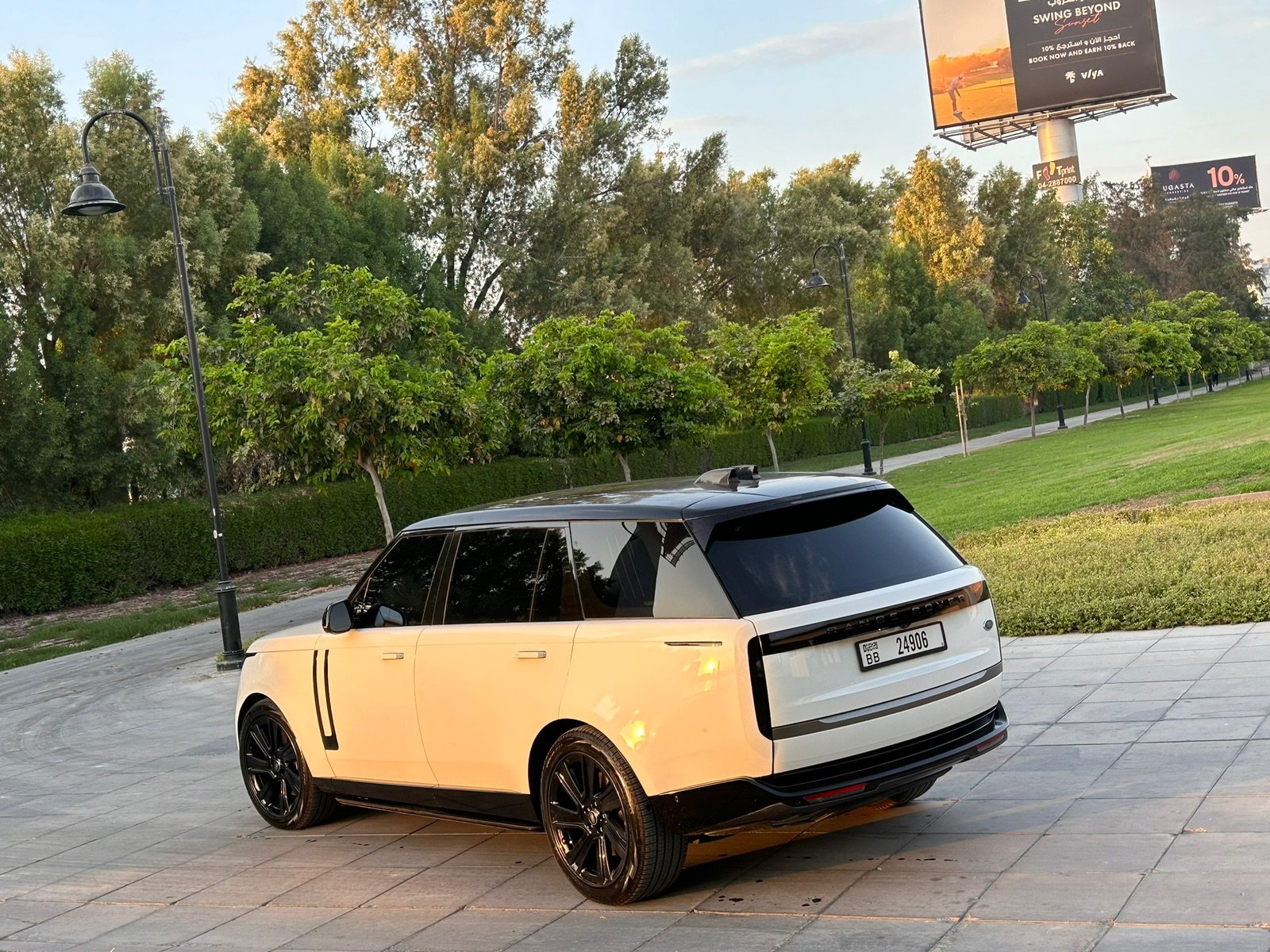 Hire Land Rover Range Rover Vogue LWB V8 in Dubai photo 2