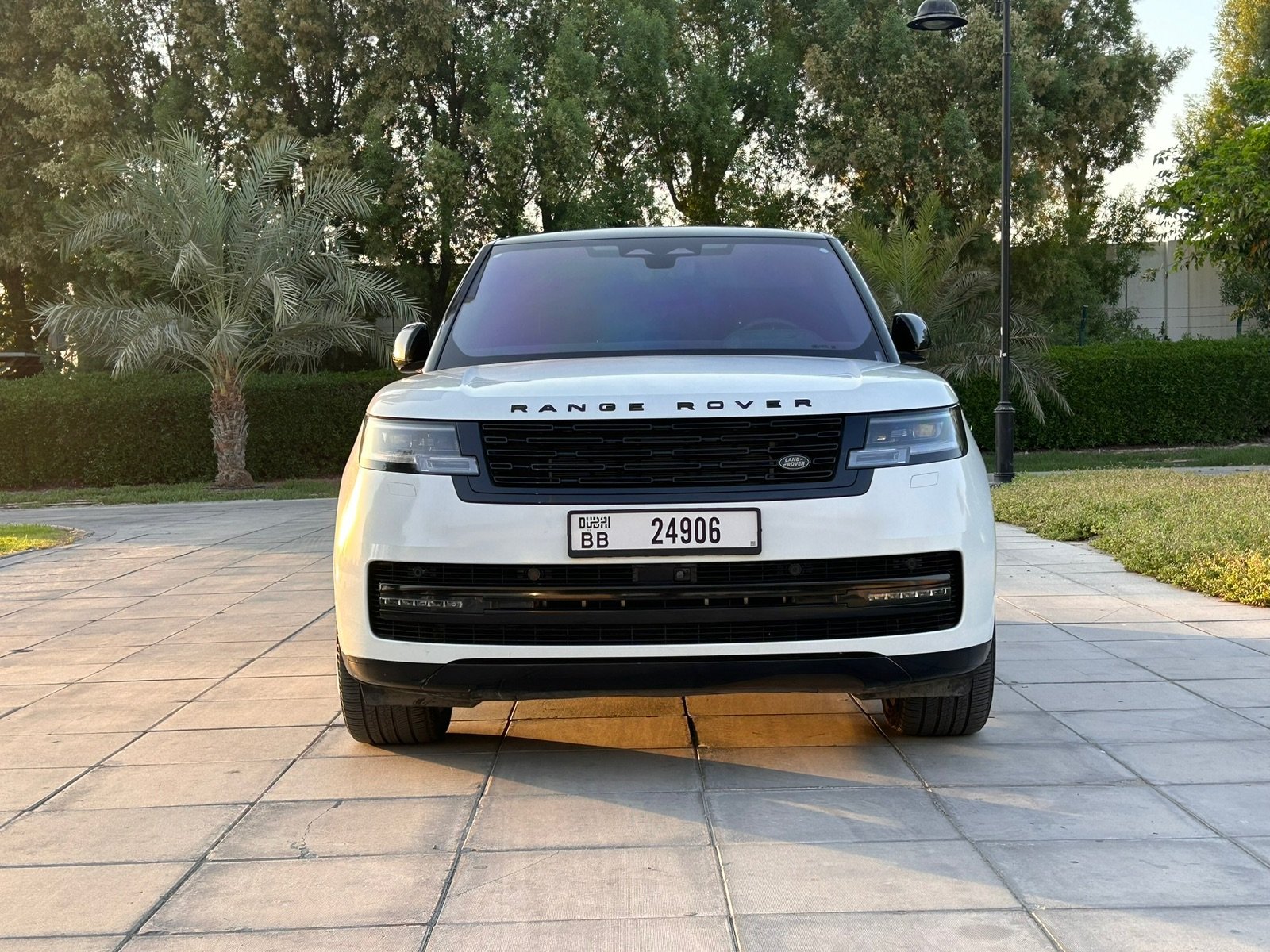 Hire Land Rover Range Rover Vogue LWB V8 in Dubai photo 3