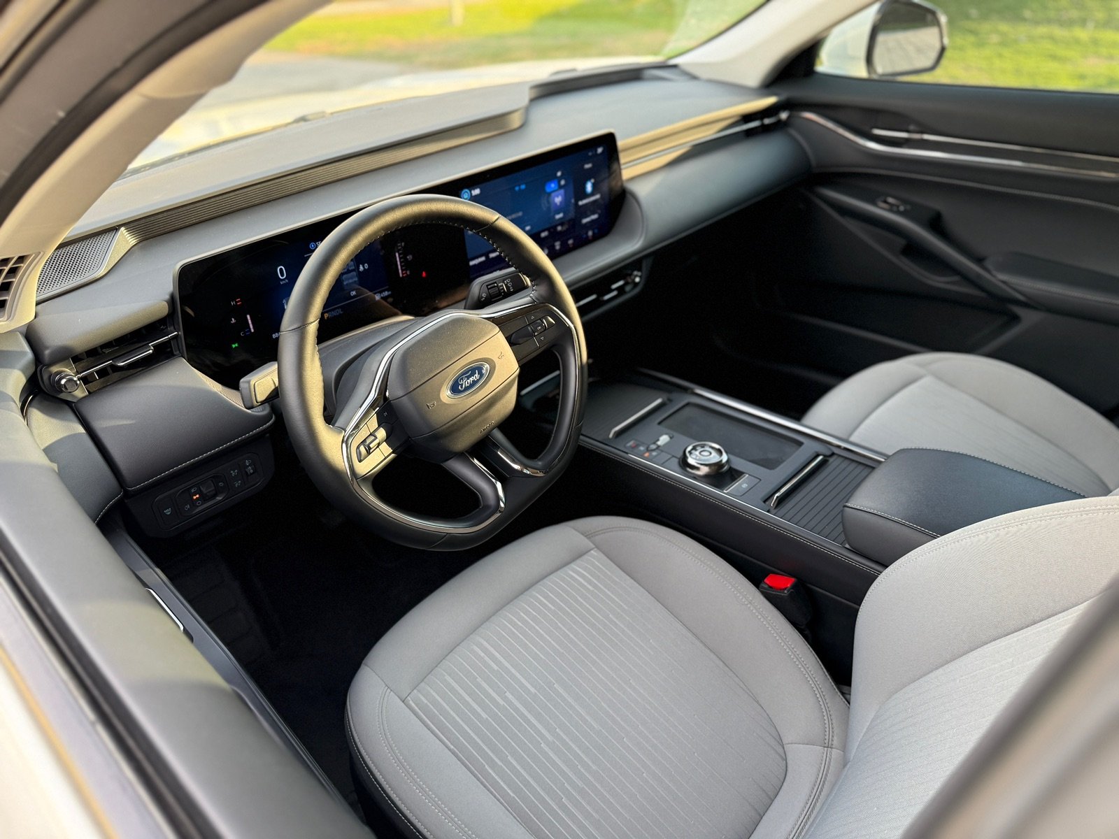Ford Taurus Rental in Dubai photo 6