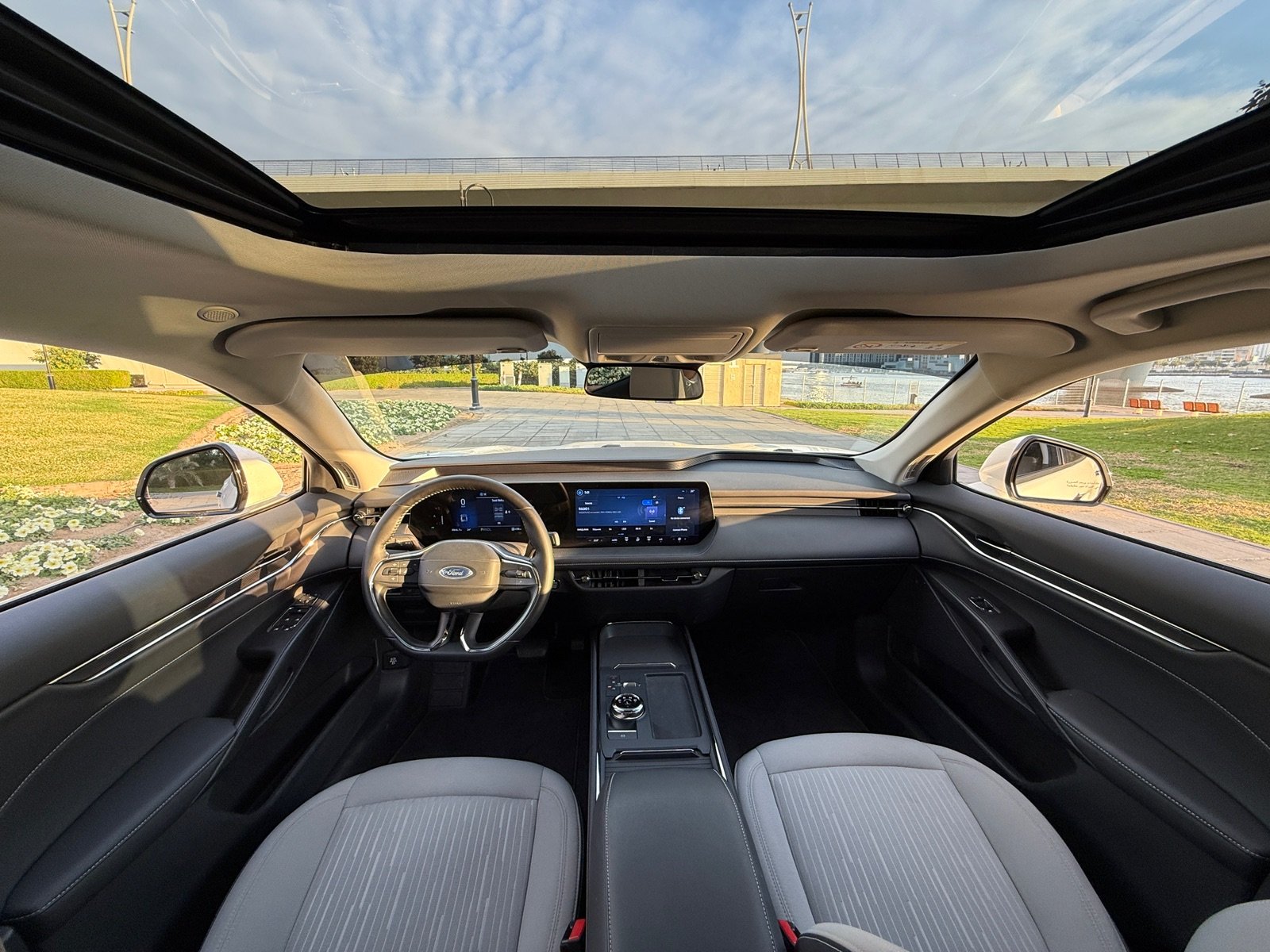 Ford Taurus Rental in Dubai photo 8