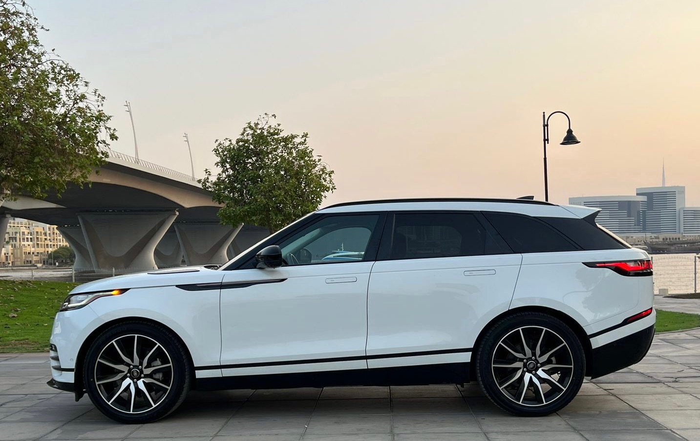 Rent a Land Rover Range Rover Velar Dynamic in Dubai photo 4