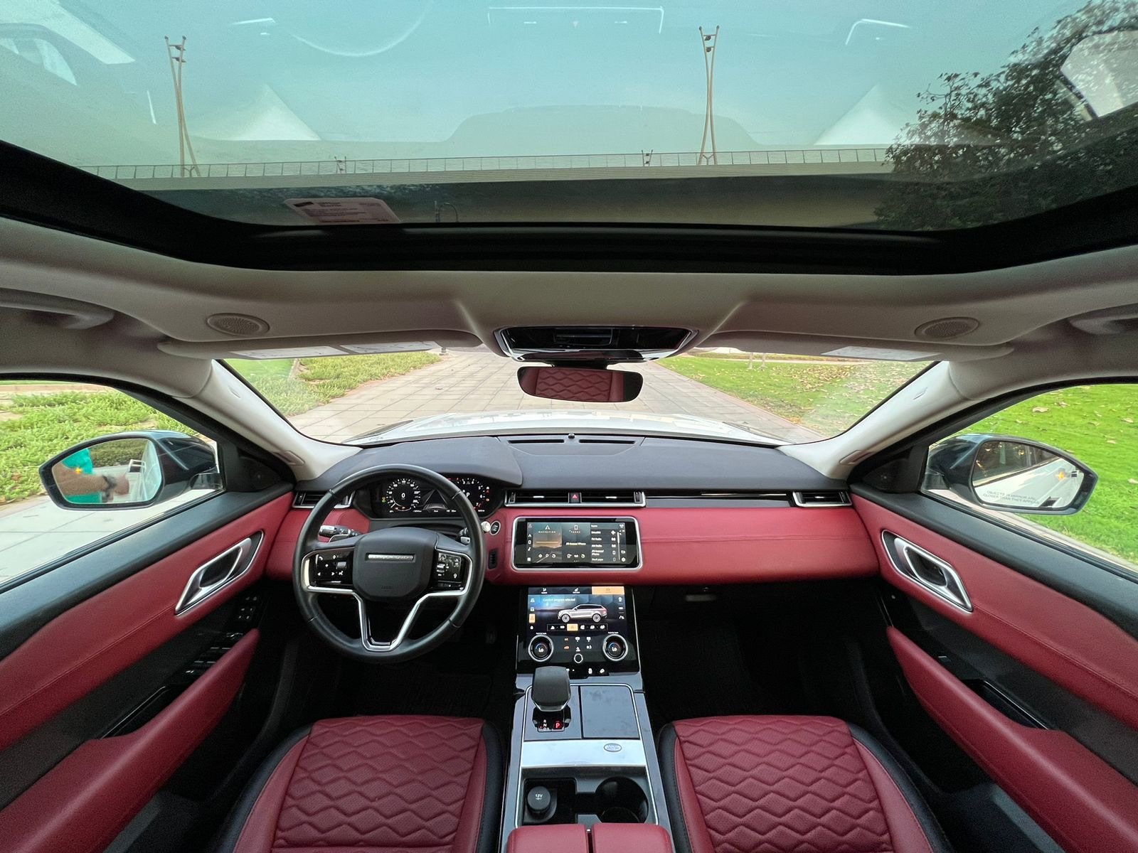 Rent a Land Rover Range Rover Velar Dynamic in Dubai photo 7