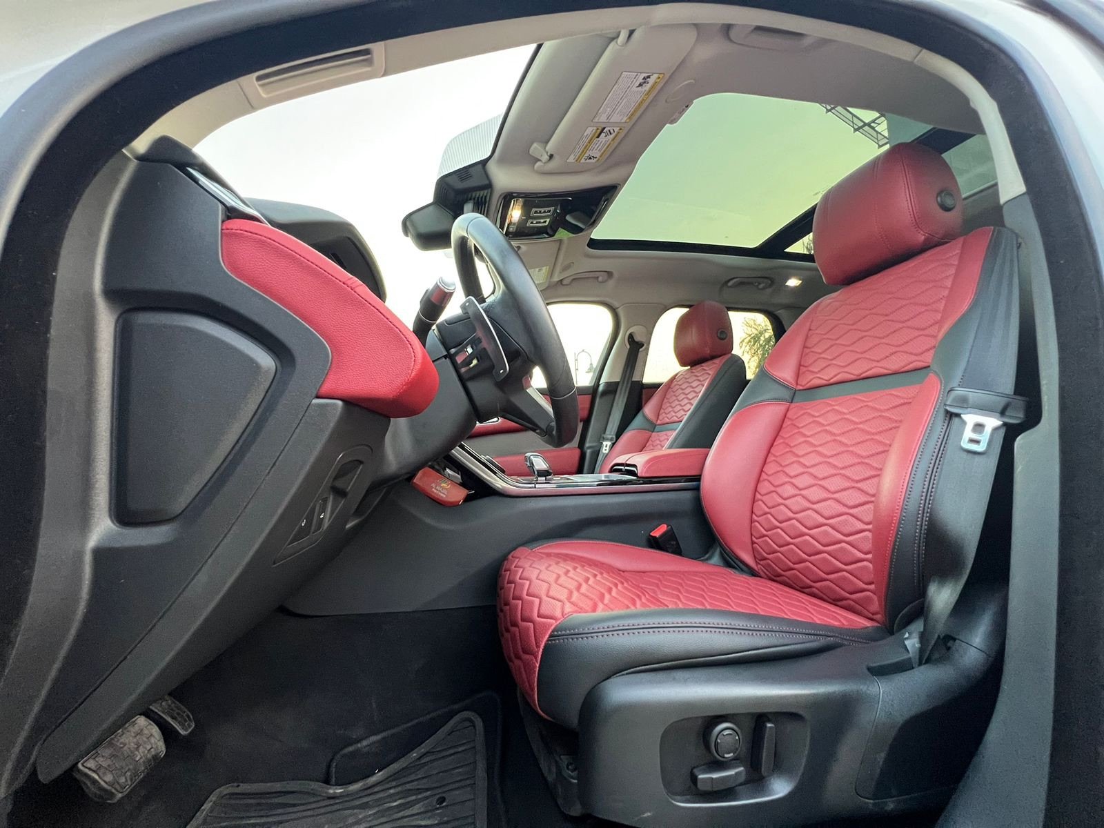 Rent a Land Rover Range Rover Velar Dynamic in Dubai photo 8