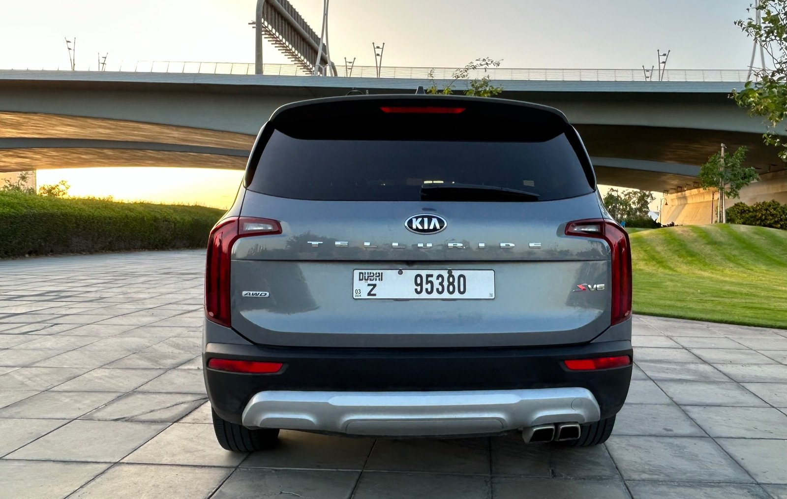 Rent Kia Telluride in Dubai photo 4