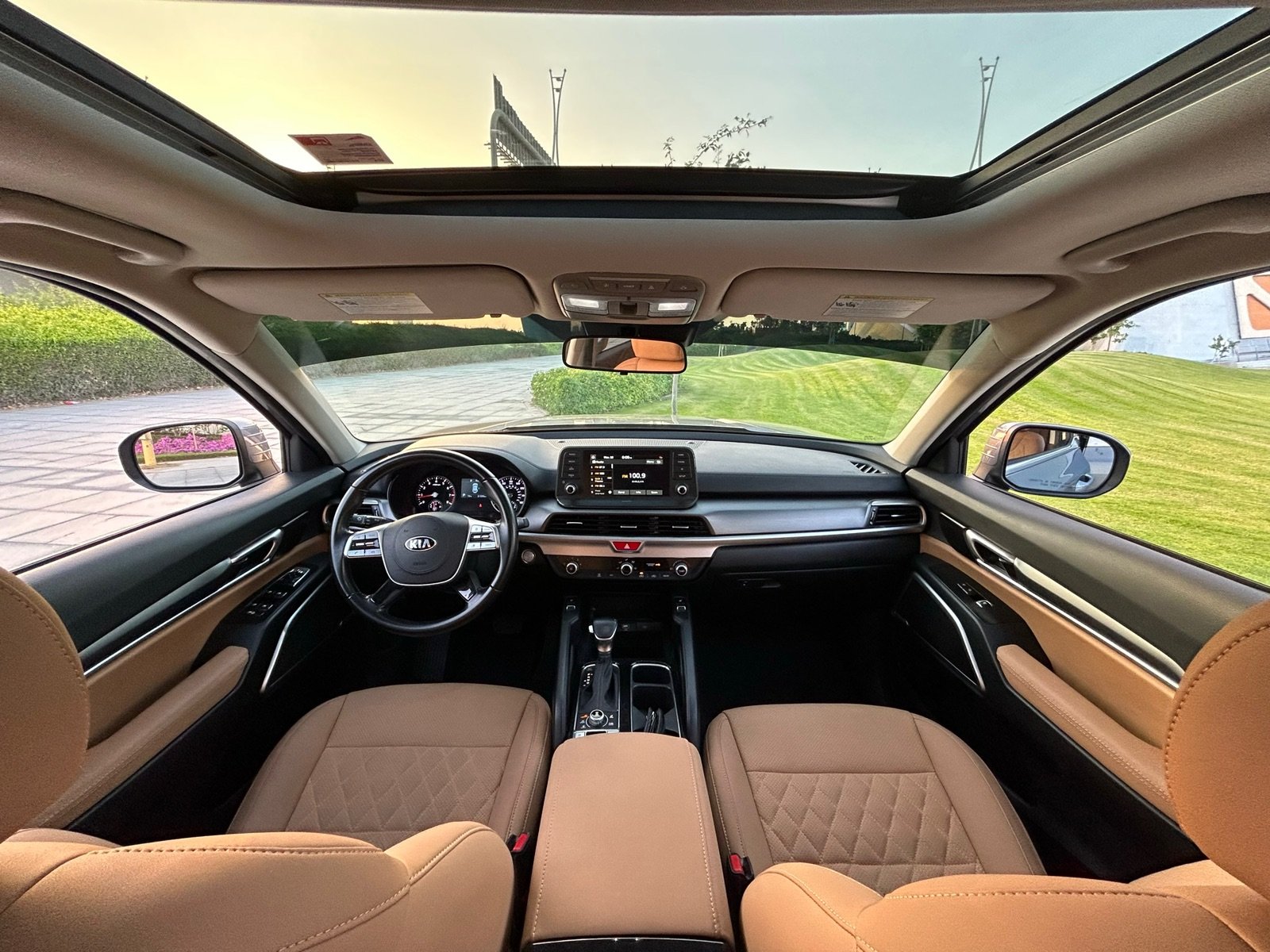 Rent Kia Telluride in Dubai photo 5