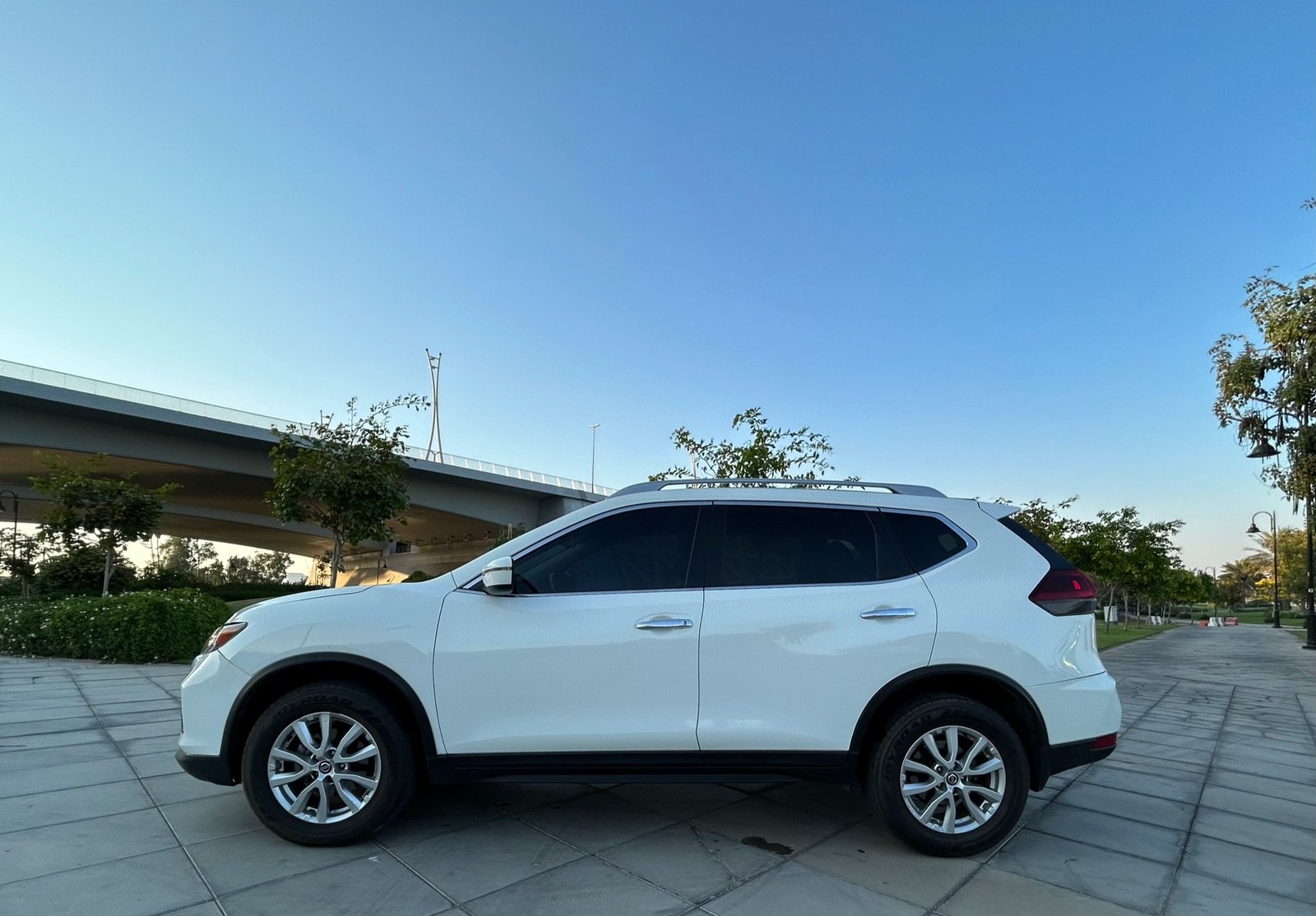 Rent Nissan X-Trail in Dubai photo 4