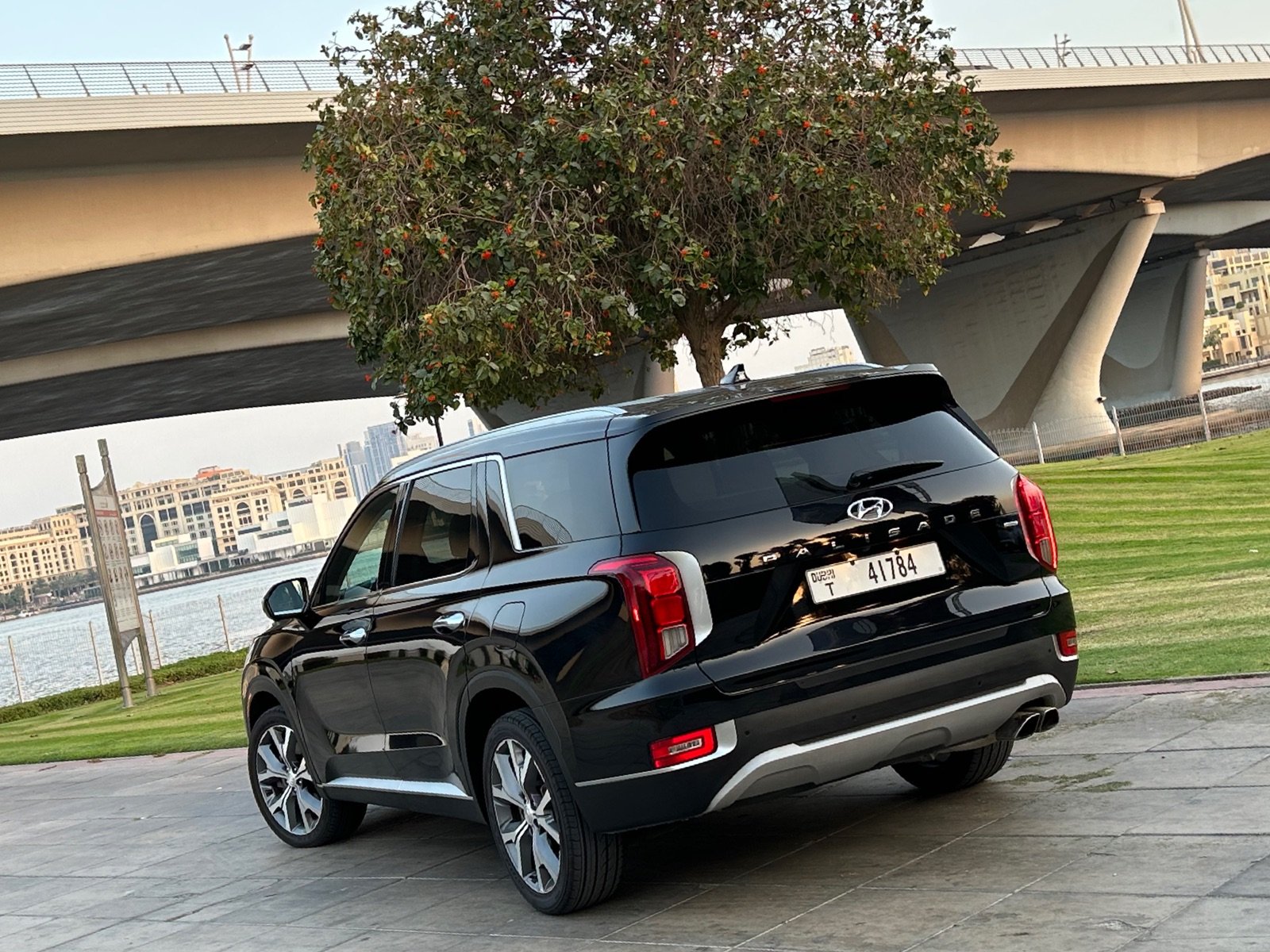 Rent a Hyundai Palisade in Dubai (Black) photo 2