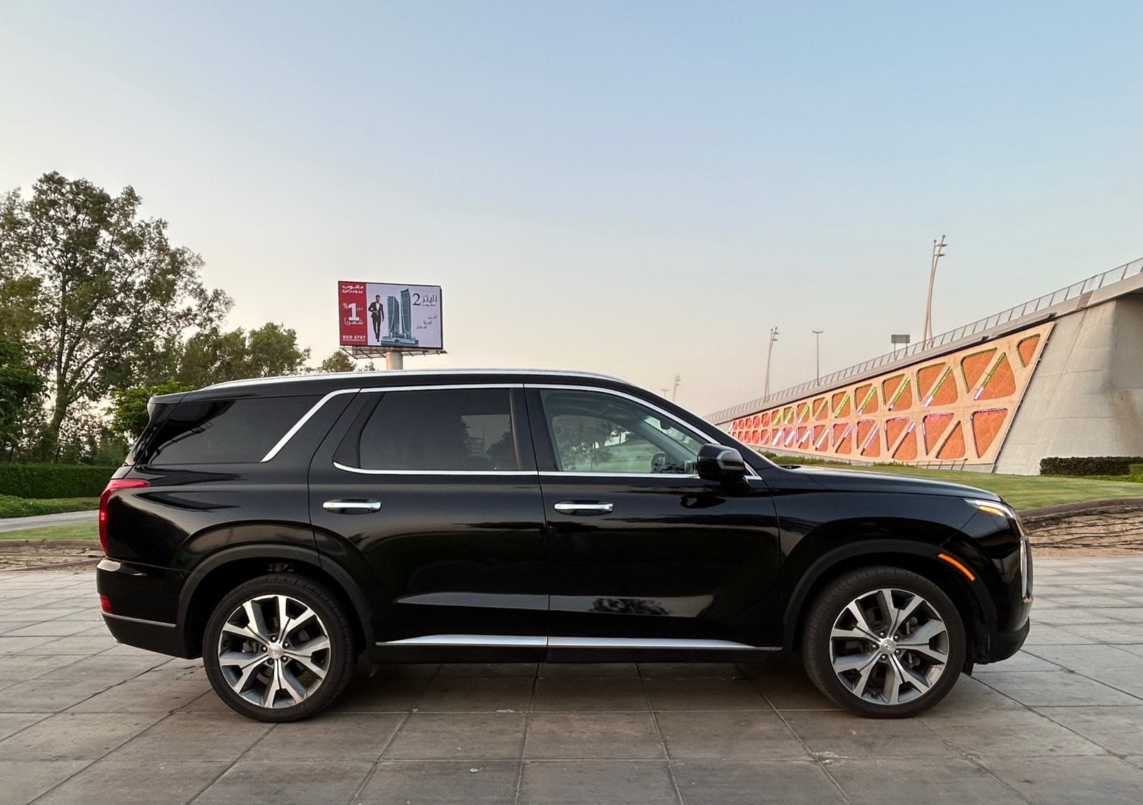 Rent a Hyundai Palisade in Dubai (Black) photo 4