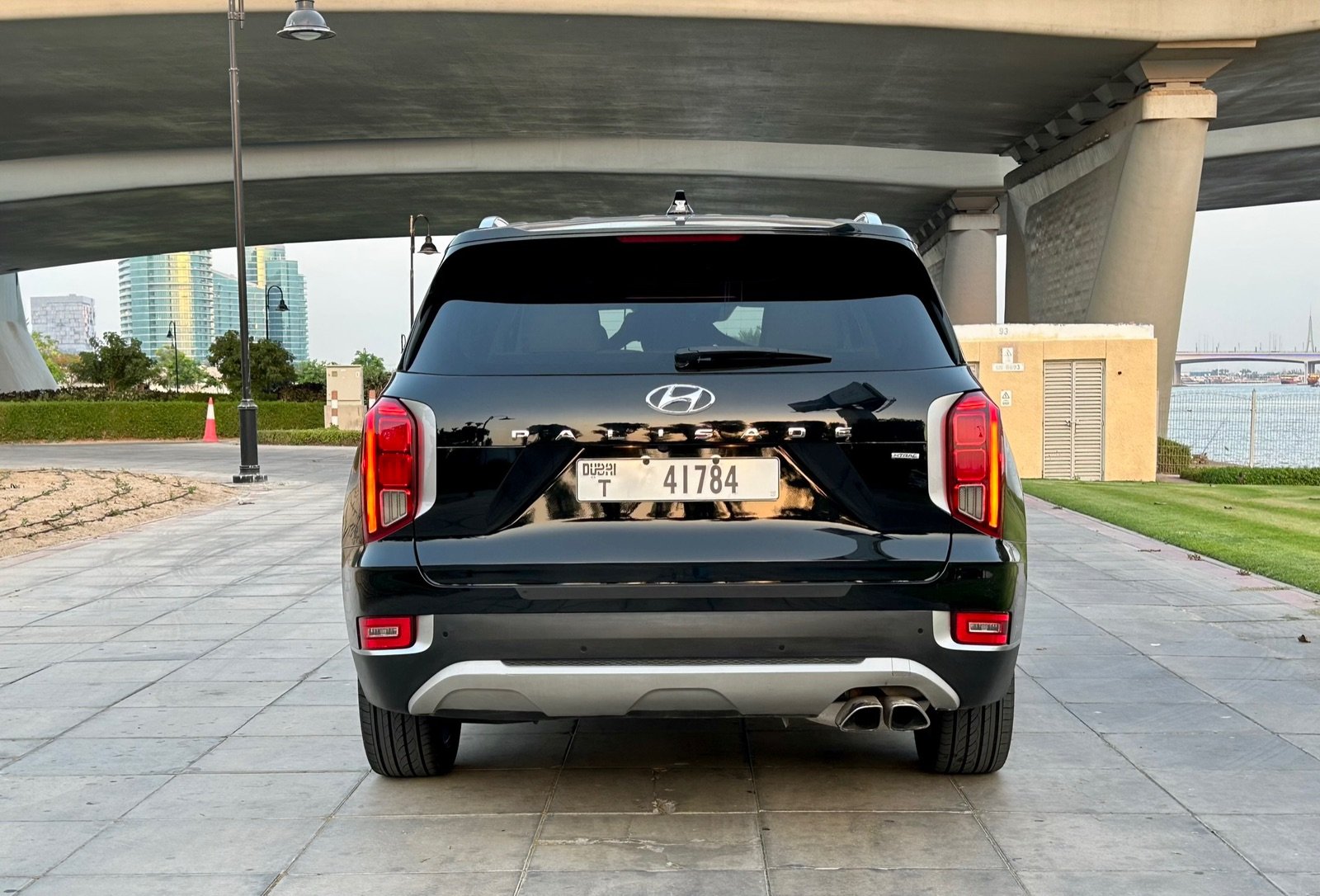 Rent a Hyundai Palisade in Dubai (Black) photo 5