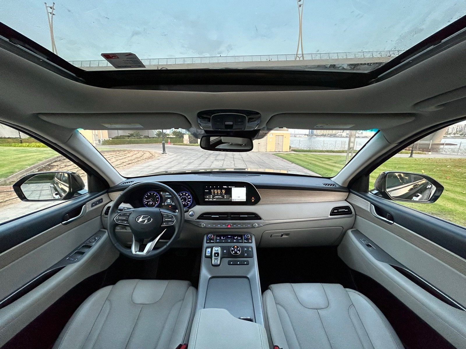 Rent a Hyundai Palisade in Dubai (Black) photo 7