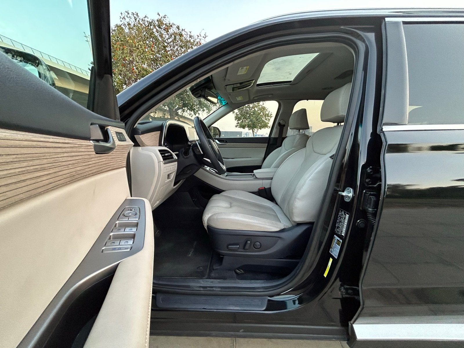 Rent a Hyundai Palisade in Dubai (Black) photo 9