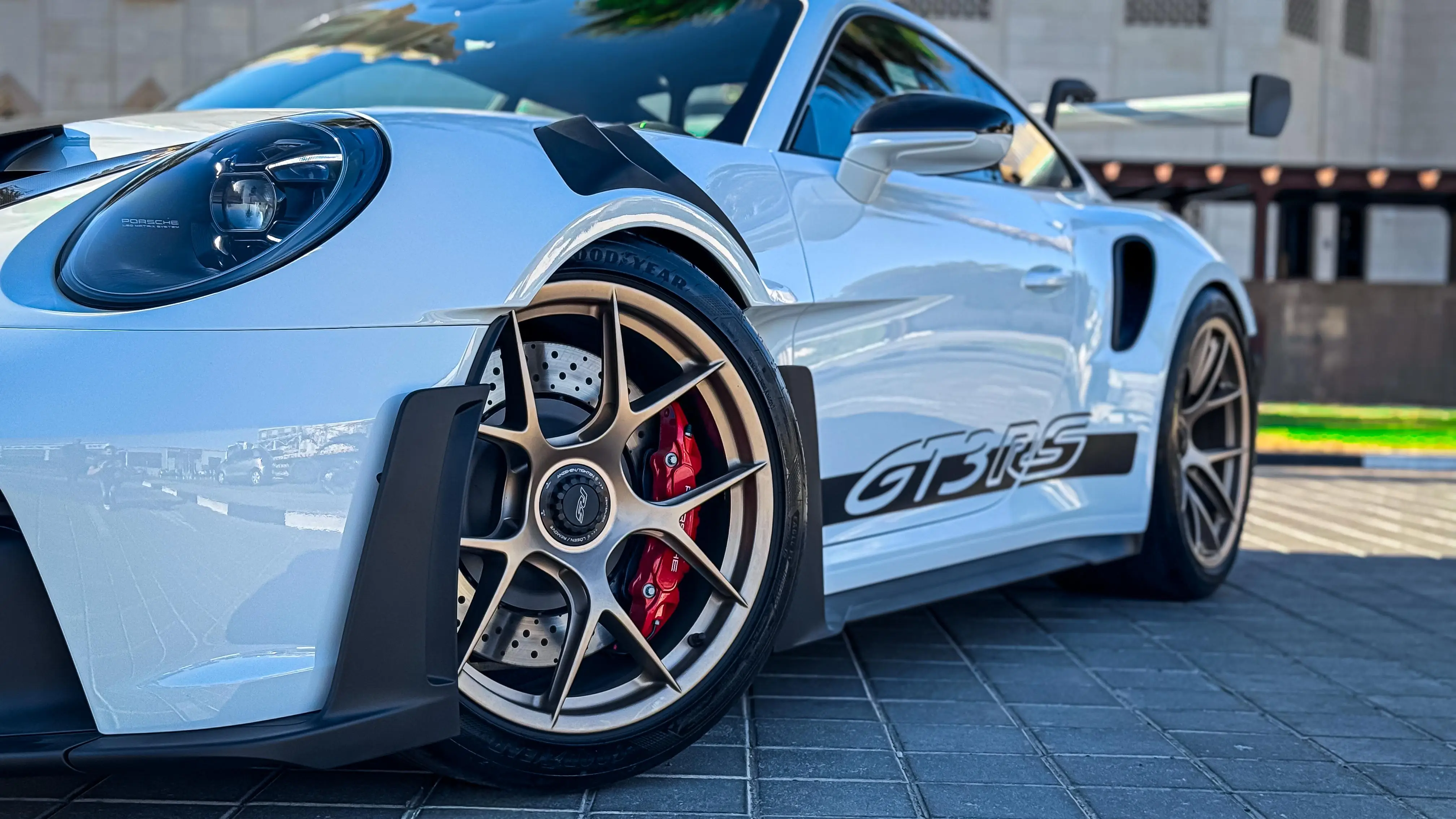 Rent a 2024 Porsche 911 GT3 RS White in Dubai photo 4