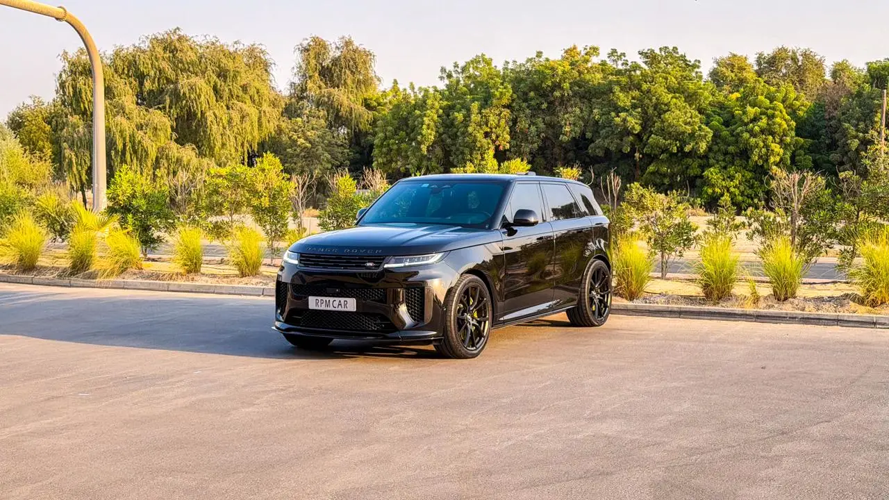 2023 Land Rover Range Rover Vogue SV Black for Rent in Dubai rental in Al Quoz 3, Dubai