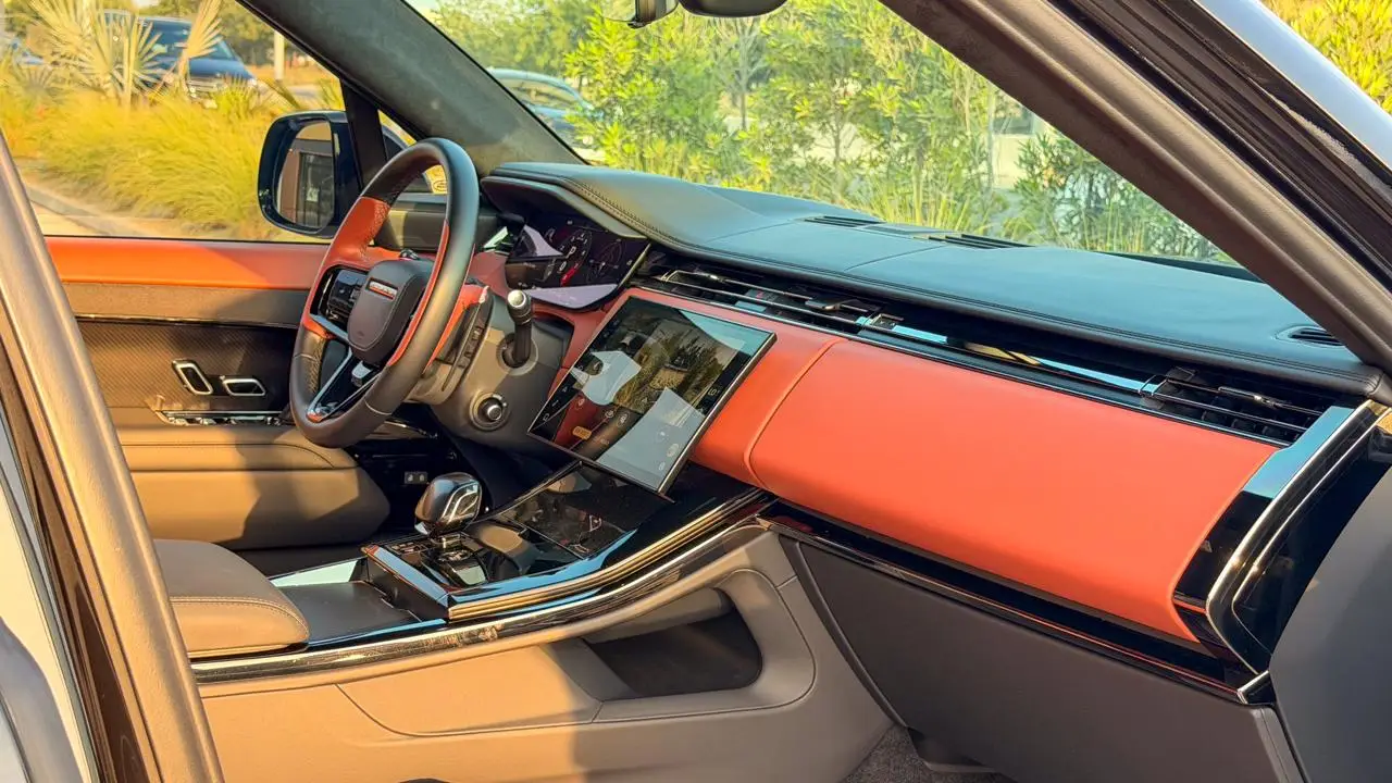 2023 Land Rover Range Rover Vogue SV Black for Rent in Dubai photo 4