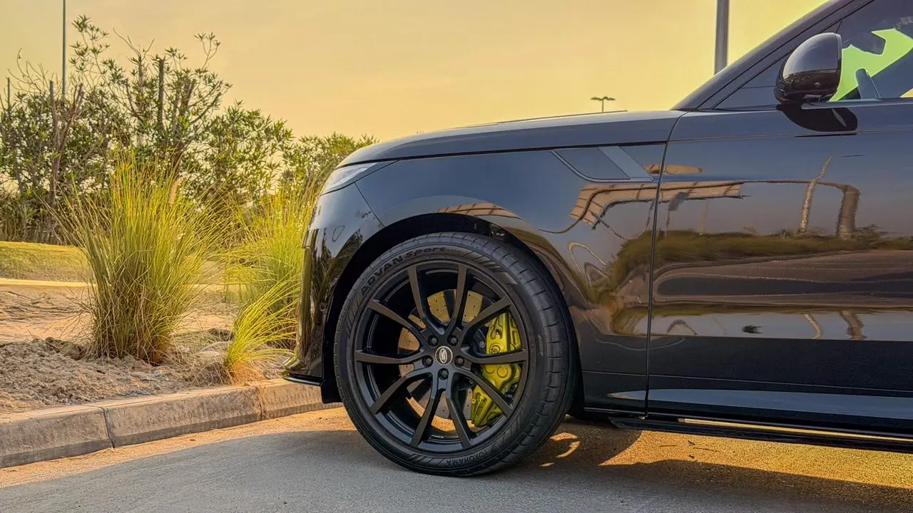 2023 Land Rover Range Rover Vogue SV Black for Rent in Dubai photo 5