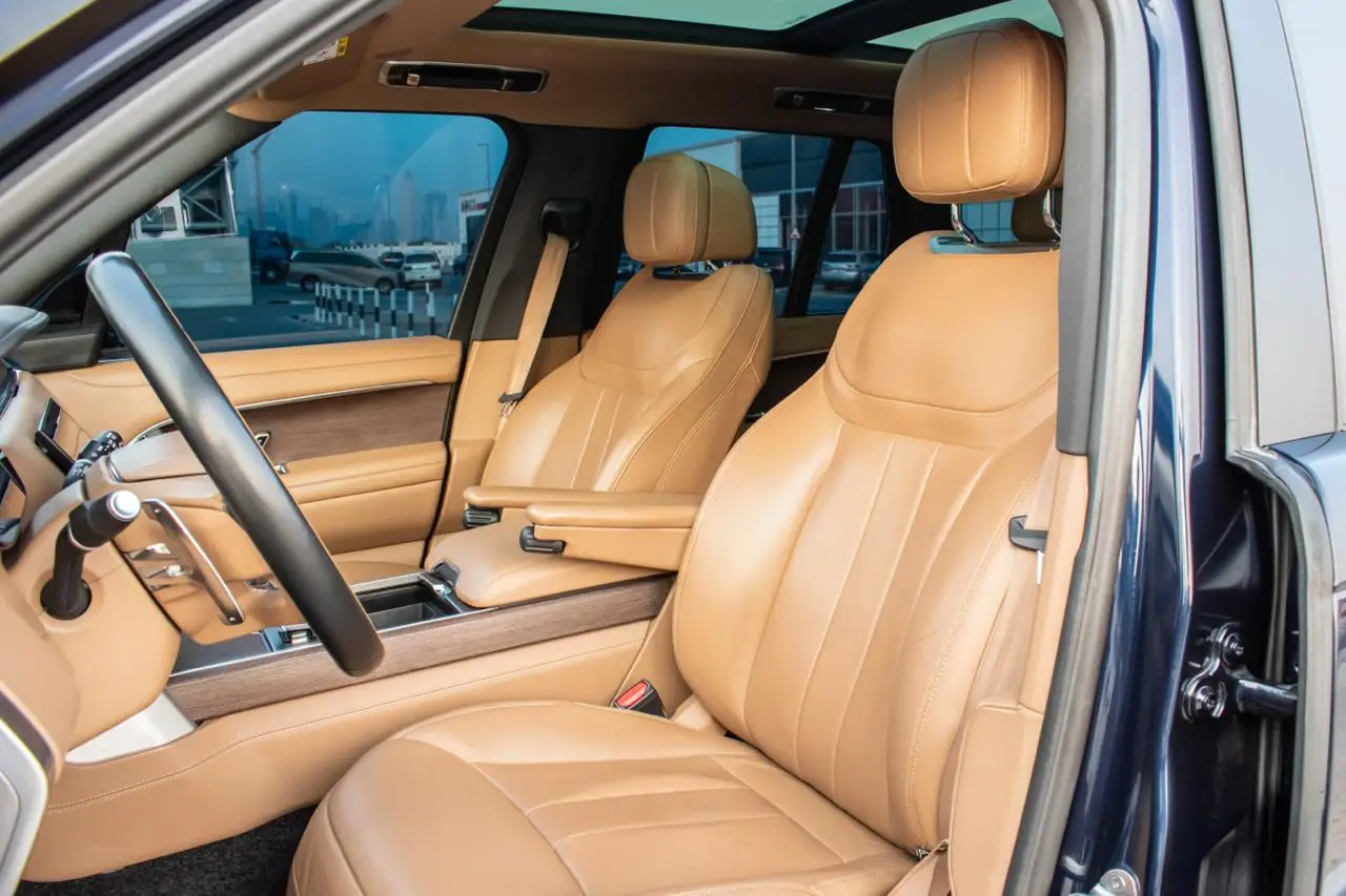 2023 Land Rover Range Rover Vogue Blue for Rent in Dubai photo 3