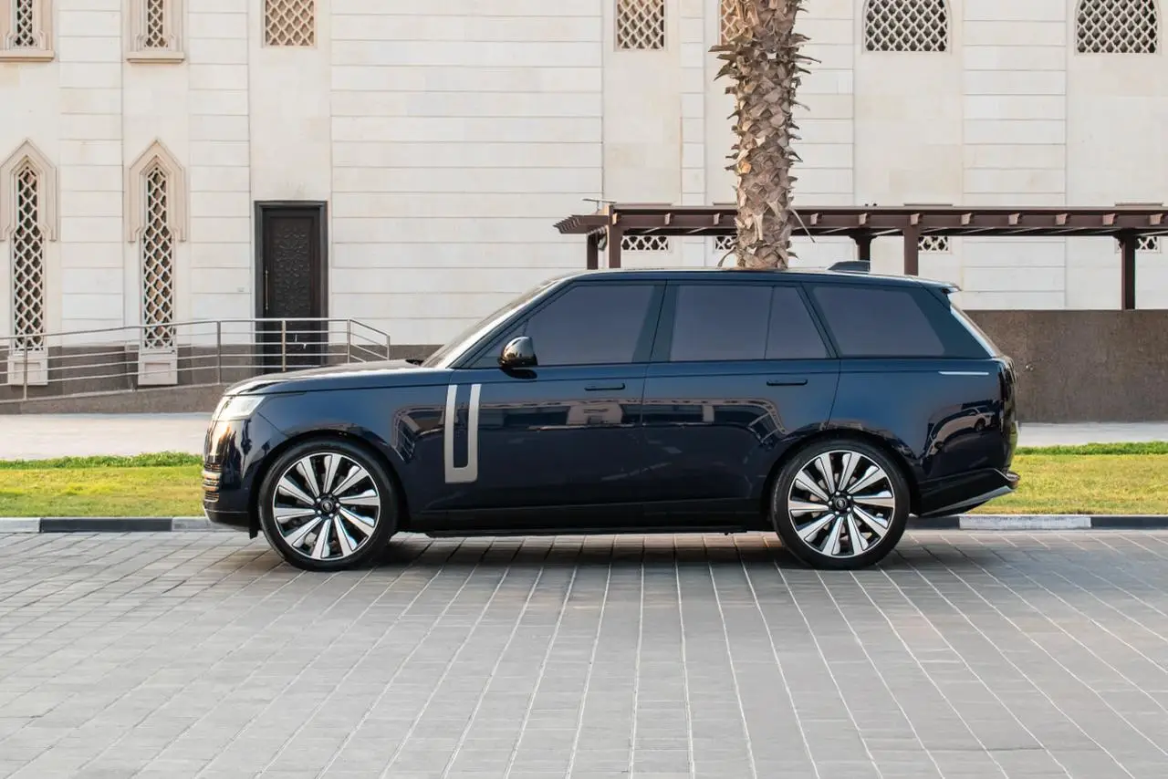 2023 Land Rover Range Rover Vogue Blue for Rent in Dubai photo 4