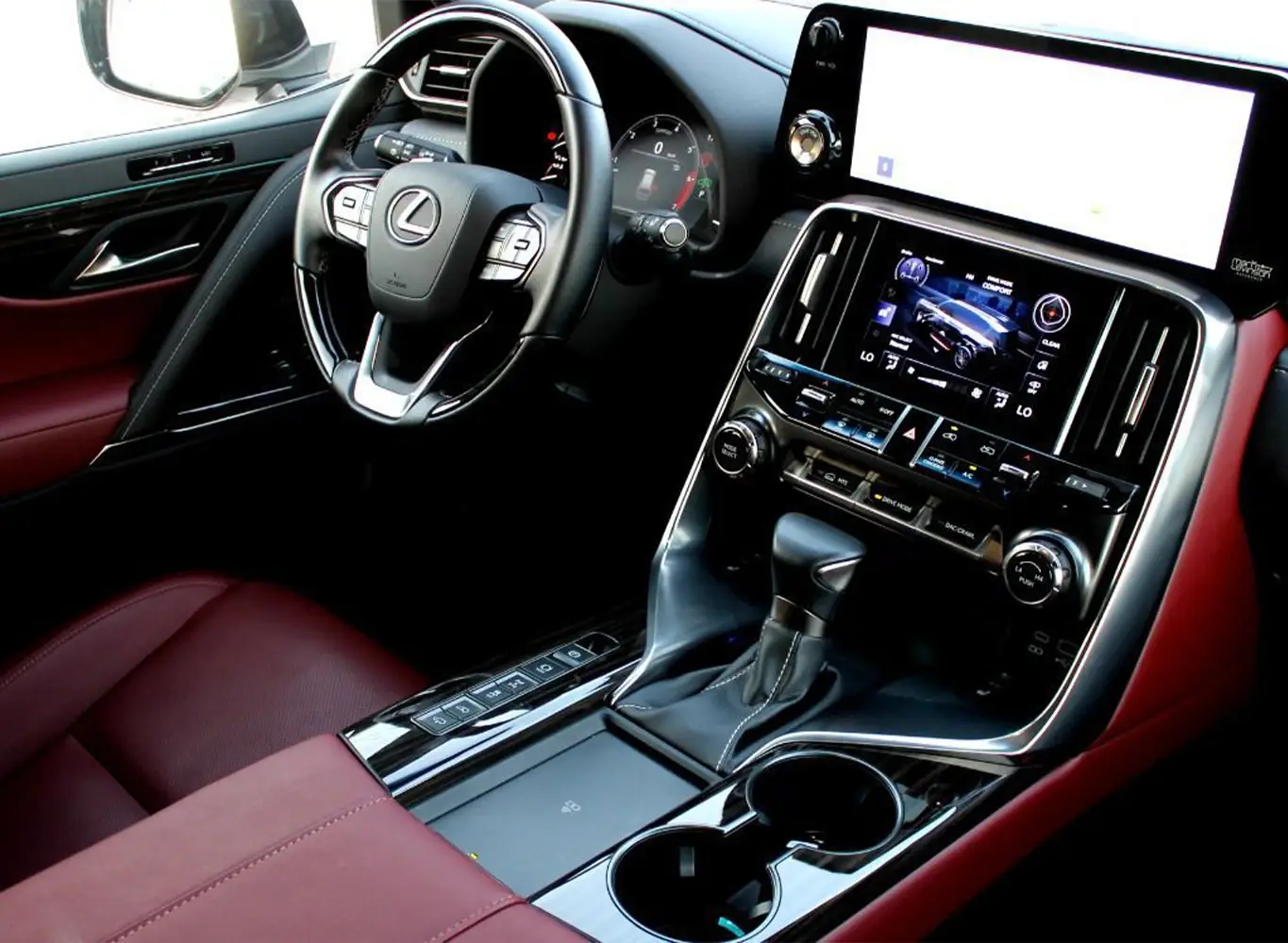 Rent a 2024 Lexus LX600 White in Dubai photo 3