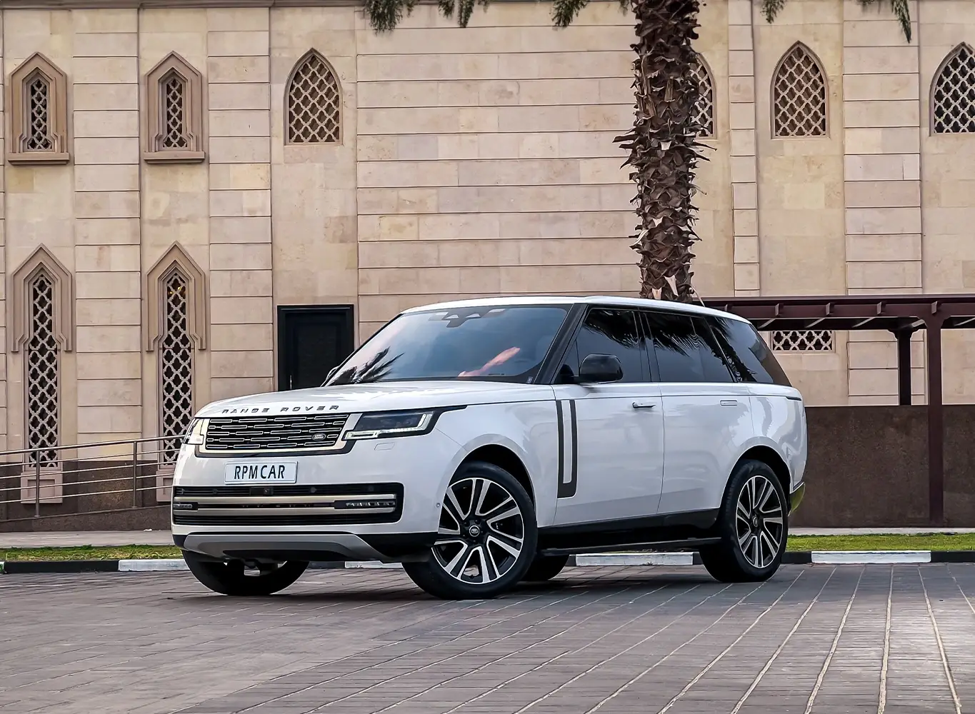 Hire 2023 Land Rover Range Rover Vogue White in Dubai rental in Al Quoz 3, Dubai