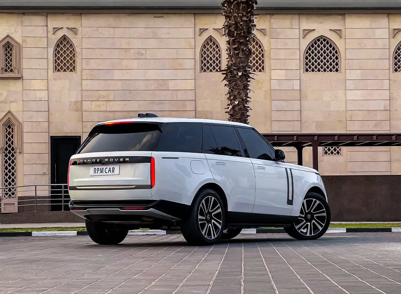 Hire 2023 Land Rover Range Rover Vogue White in Dubai photo 2