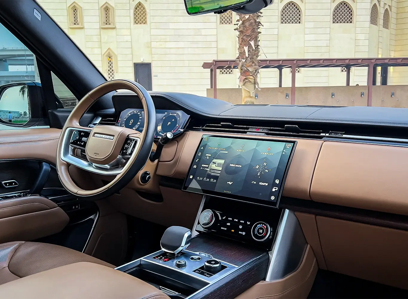 Hire 2023 Land Rover Range Rover Vogue White in Dubai photo 5