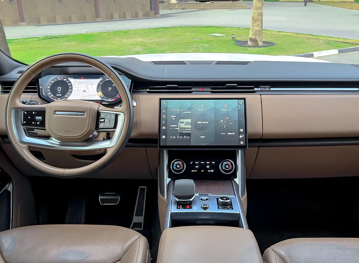 Hire 2023 Land Rover Range Rover Vogue White in Dubai photo 6