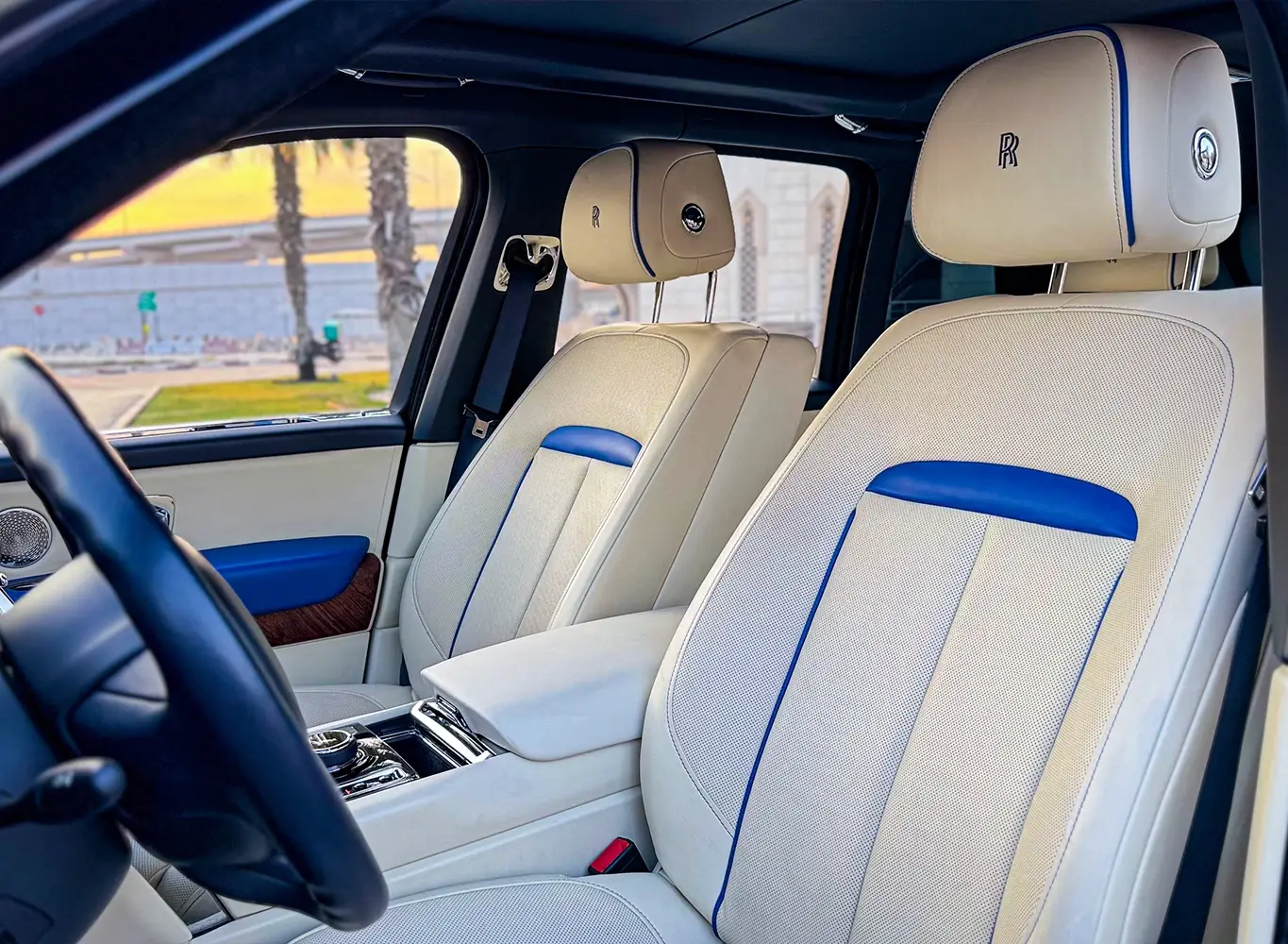 2023 Rolls-Royce Cullinan Blue for Rent in Dubai photo 3