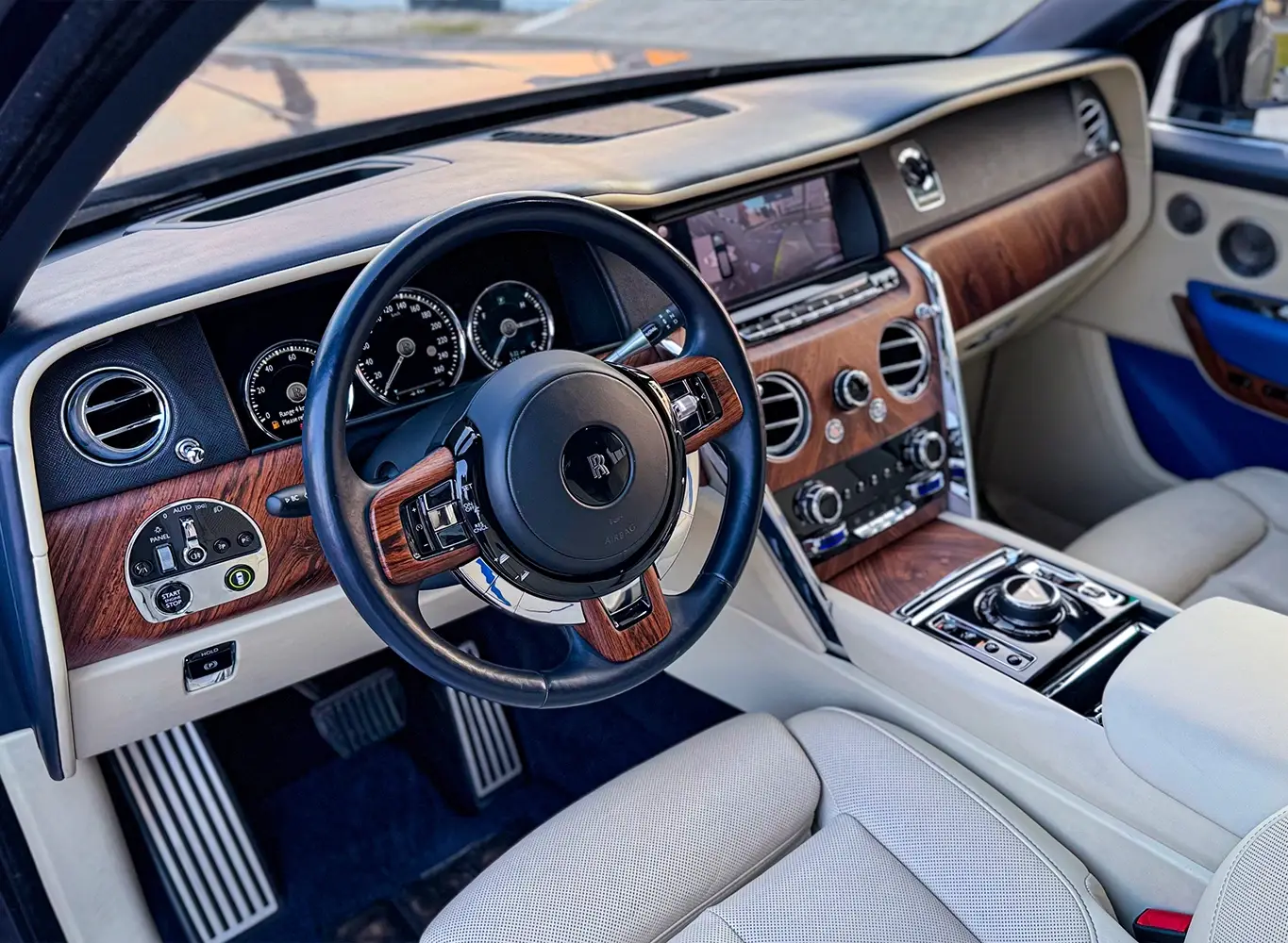 2023 Rolls-Royce Cullinan Blue for Rent in Dubai photo 4