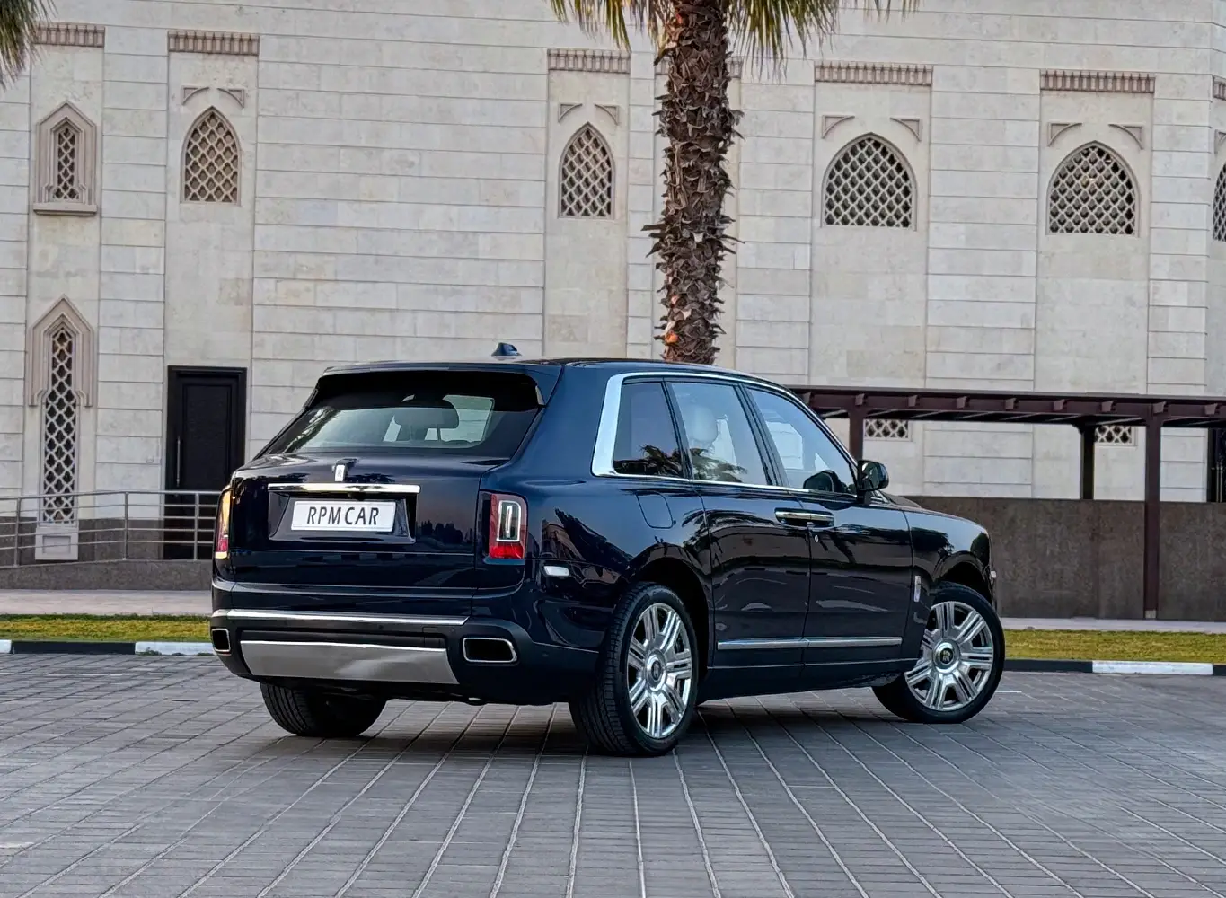 2023 Rolls-Royce Cullinan Blue for Rent in Dubai photo 5
