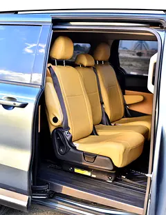2024 Kia Carnival for Rent in Al Garhoud photo 9