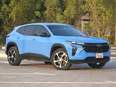 2024 Chevrolet Trax for Rent in Al Mamzar Front (Blue) photo 2